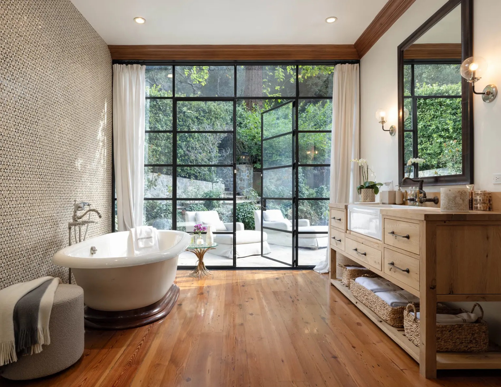 Особняк Джей Ло в Калифорнии
Фото: Carolwood Estates