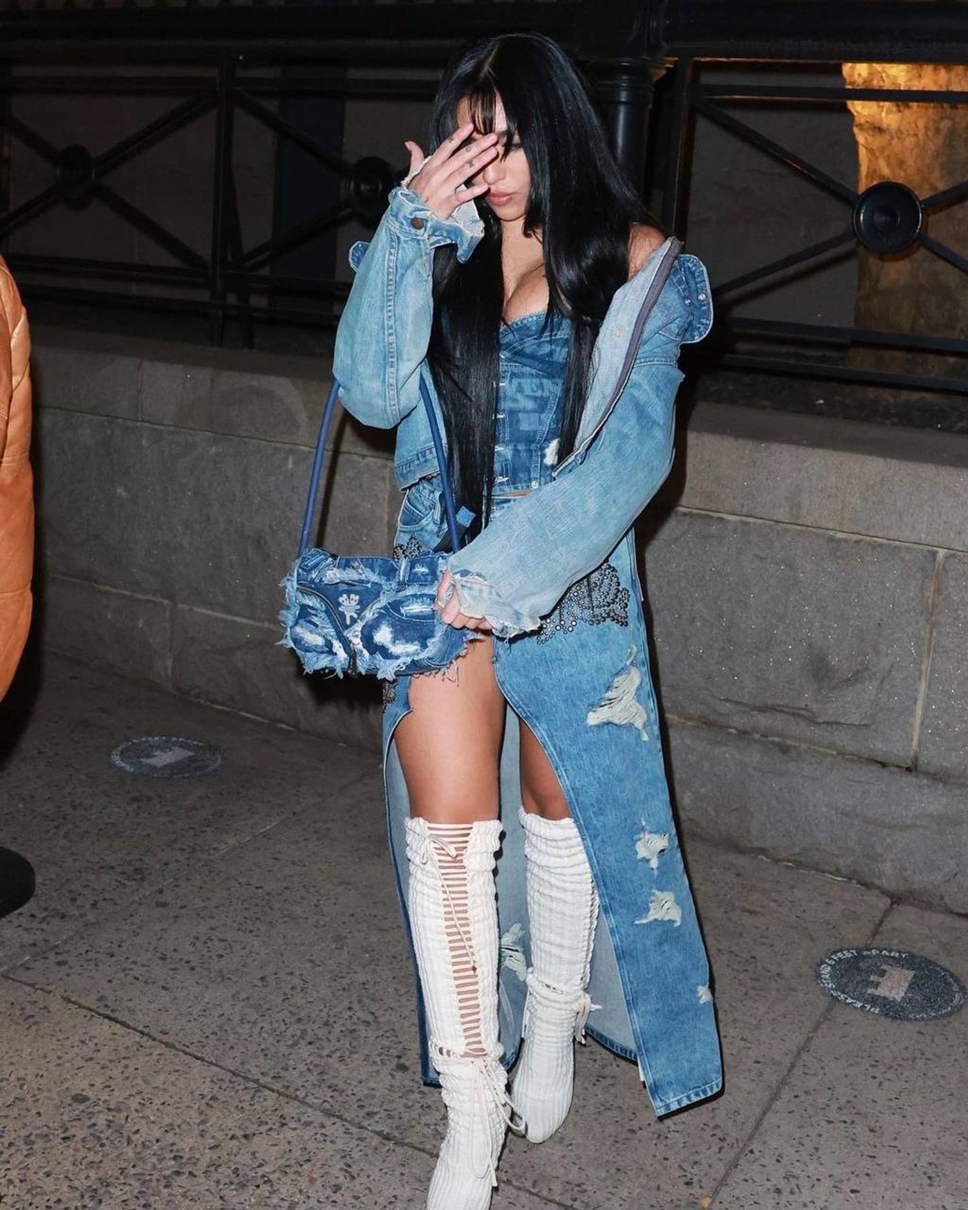 Орыс эротикалық әдебиеті Қыздар жігітті байлады (порно онлайн)