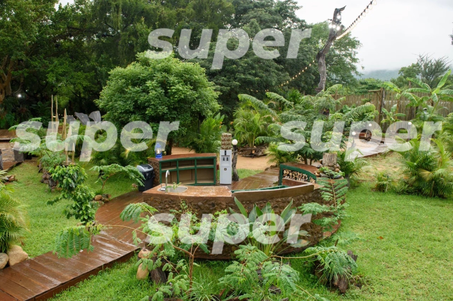 Лагерь без еды и кухонных принадлежностей
Фото: Super