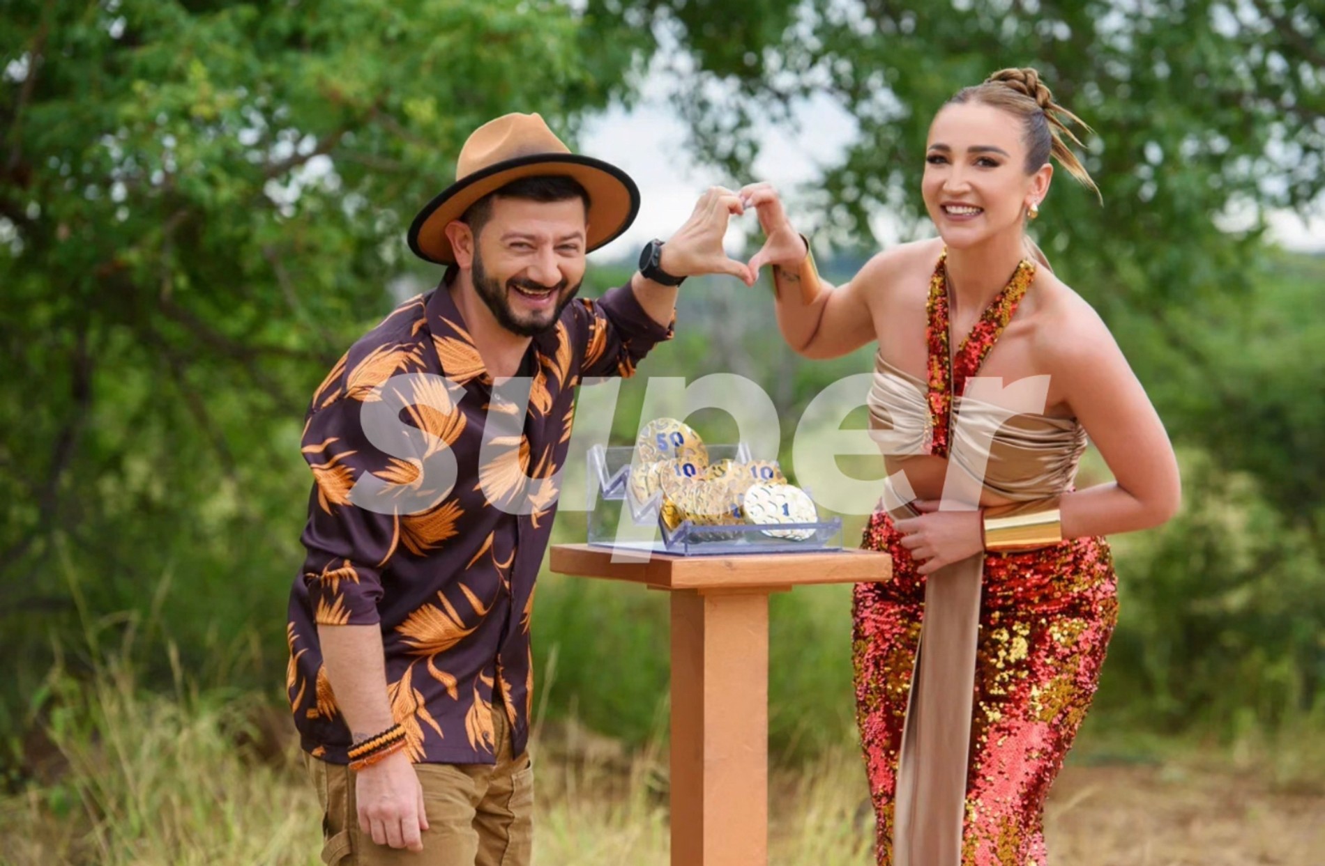 Ведущие шоу — Ольга Бузова и Михаил Галустян
Фото: Super