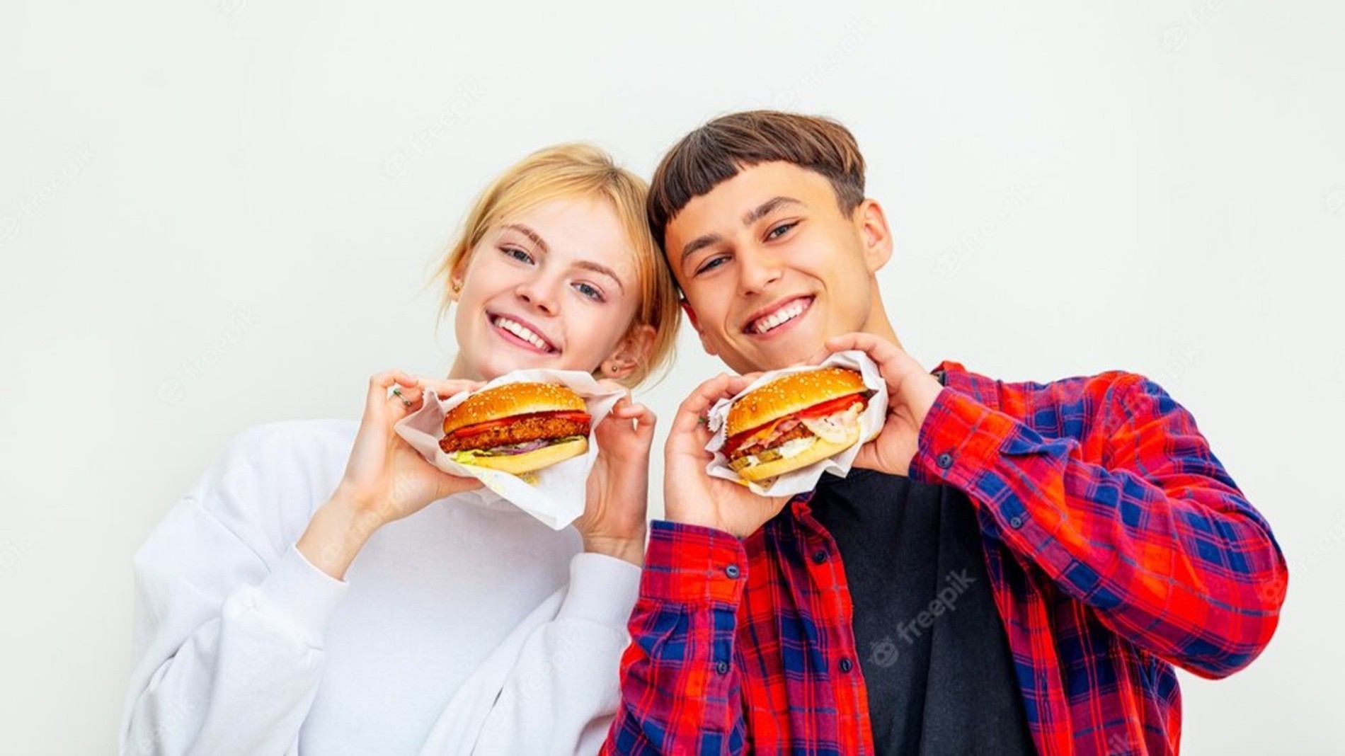 Подростков увезли в токсикологическую реанимацию прямо из ресторана «Вкусно  и точка»