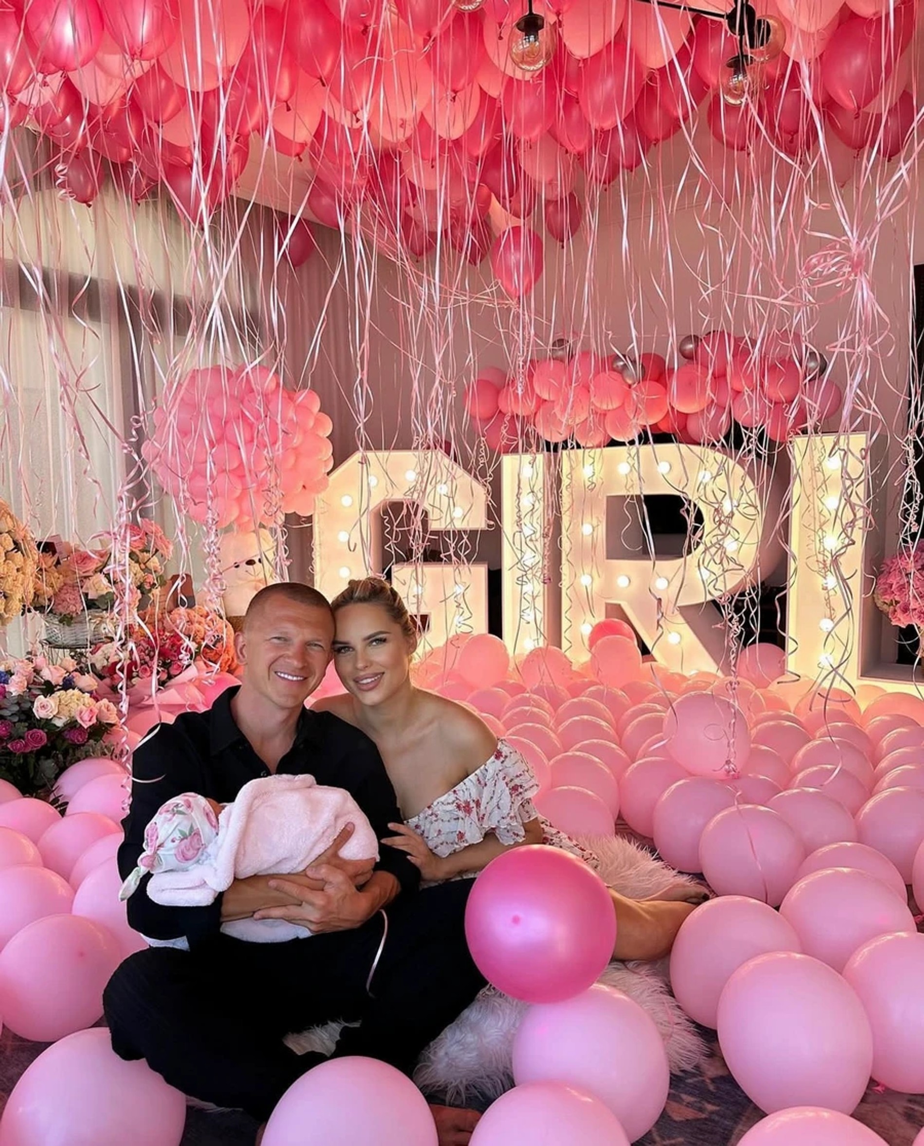 Ханна и Пашу с новорожденной дочкой
Фото: Инстаграм (запрещен в РФ) / @offi_hanna