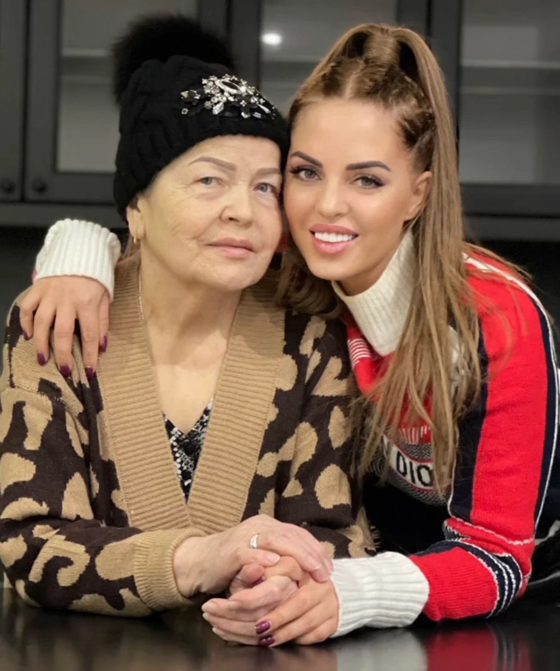 Юлия Ефременкова с бабушкой
Фото: Инстаграм (запрещен в РФ) / @efremenkovvvva