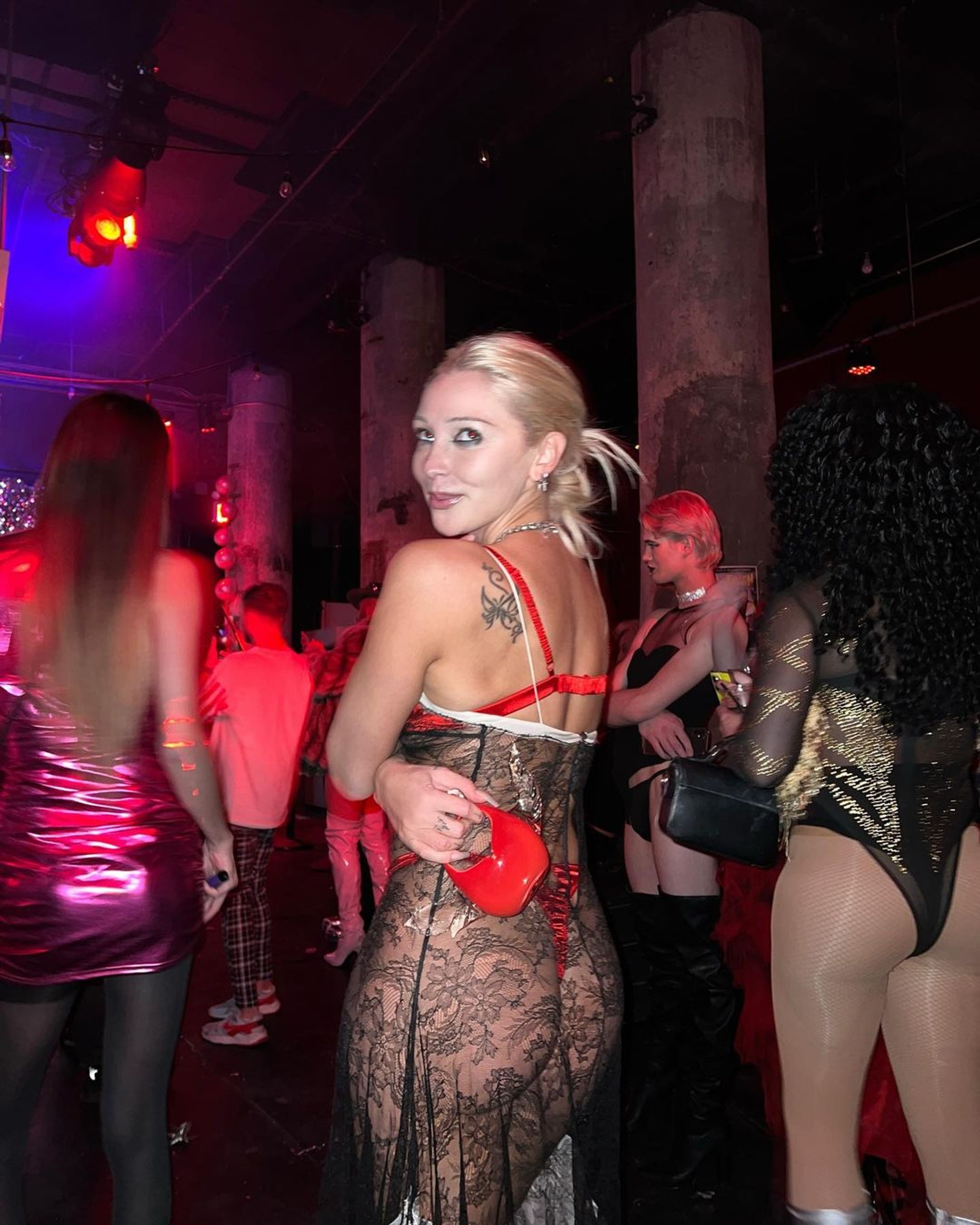 Настя Ивлеева на вечеринке в Нью-Йорке
Фото: Инстаграм (запрещен в РФ) Насти Ивлеевой