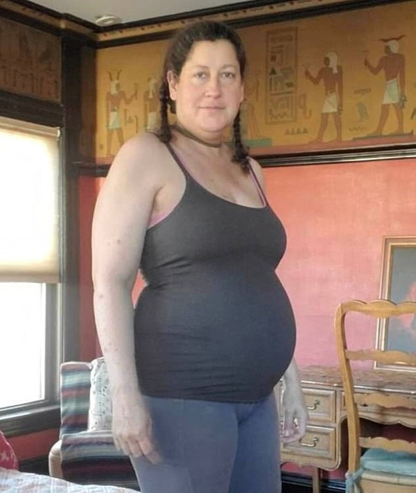 52-летняя женщина впервые стала мамой, потратив на это 200 тысяч долларов