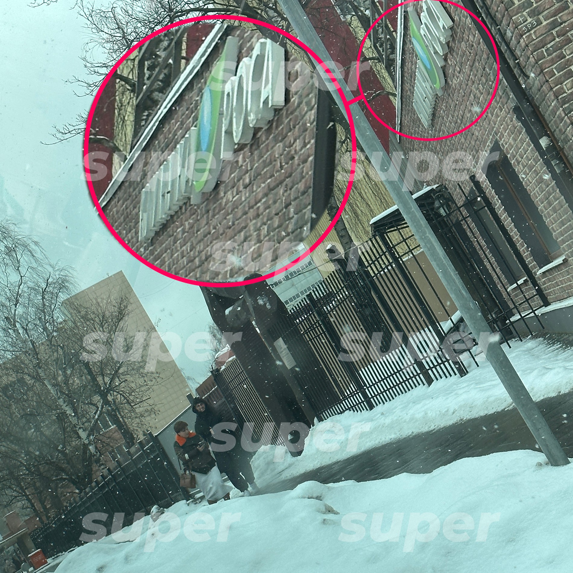 Джиган выходит из клиники «Роса»
Фото: Super