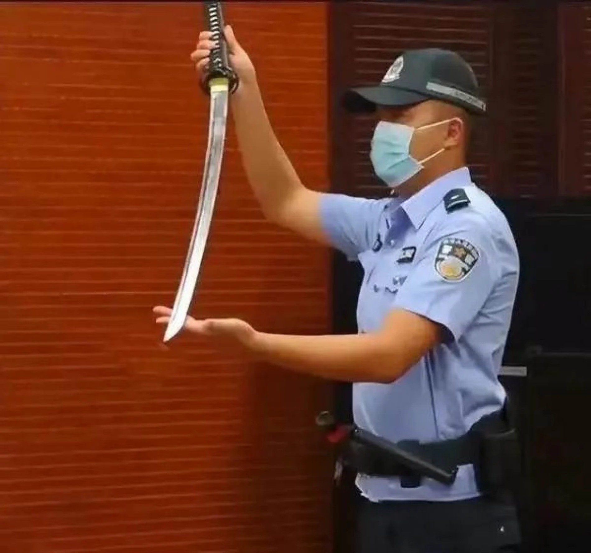 Самурайский меч, которым мужчина из Китая убил своего сына
Фото: Weibo