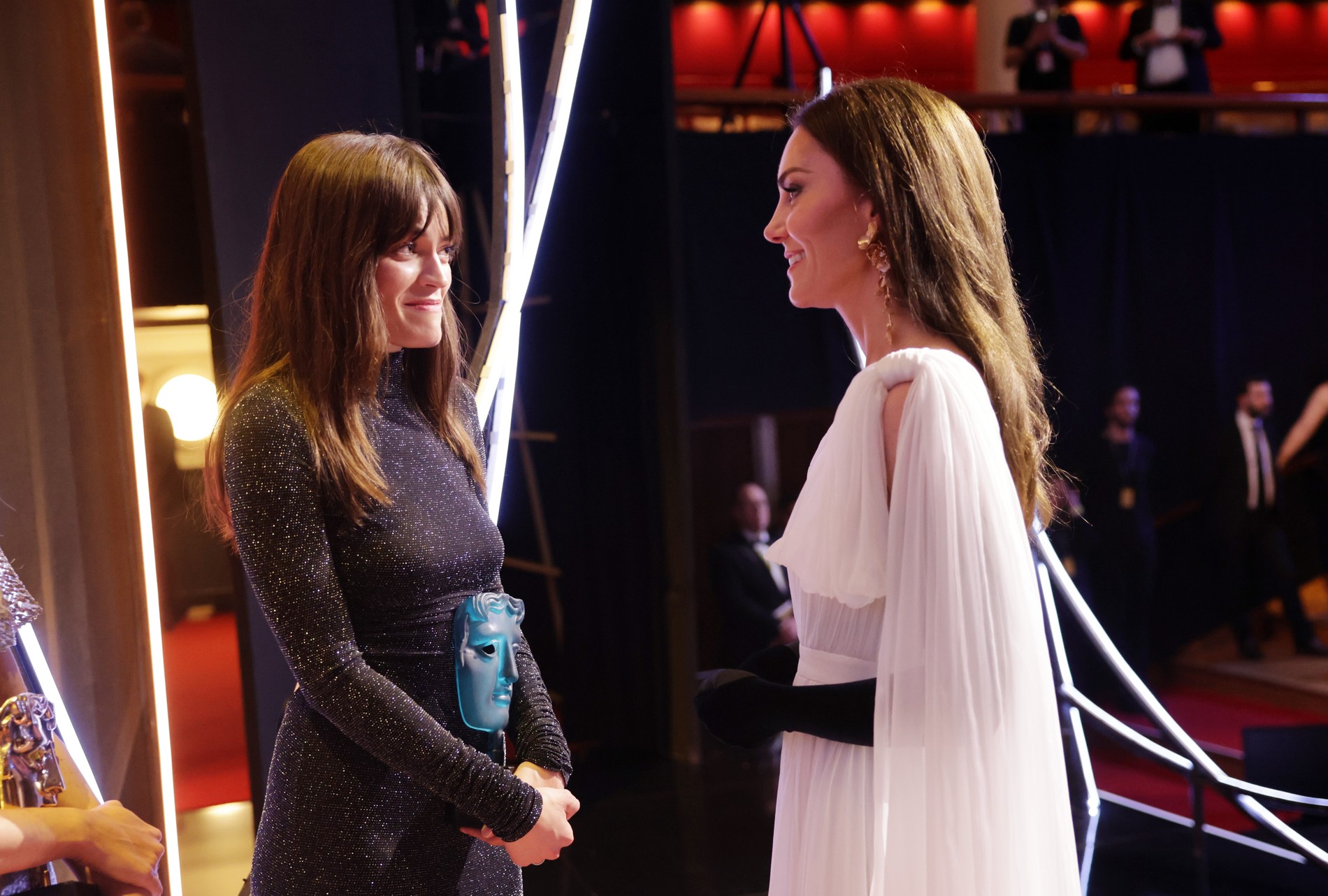 Эмма Маккей и Кейт Миддлтон на церемонии BAFTA Awards 2023 в Лондоне
Фото: Getty Images