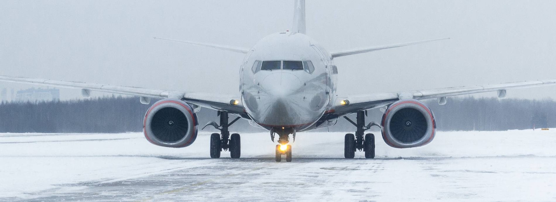 Пассажирский самолет совершил аварийную посадку в Красноярске: пугающее ...