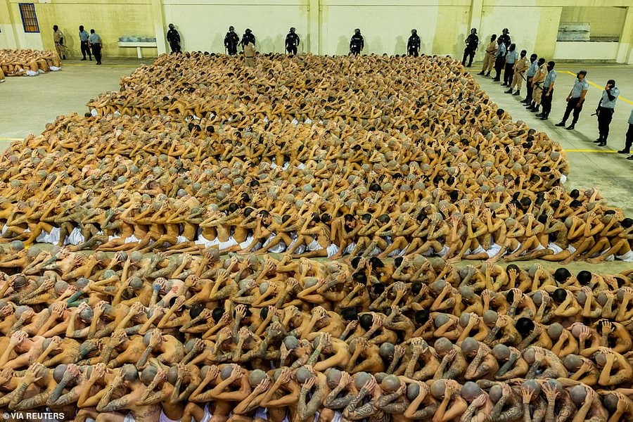 Центр по борьбе с терроризмом рассчитан на 40 тысяч заключенных Фото: Daily Mail