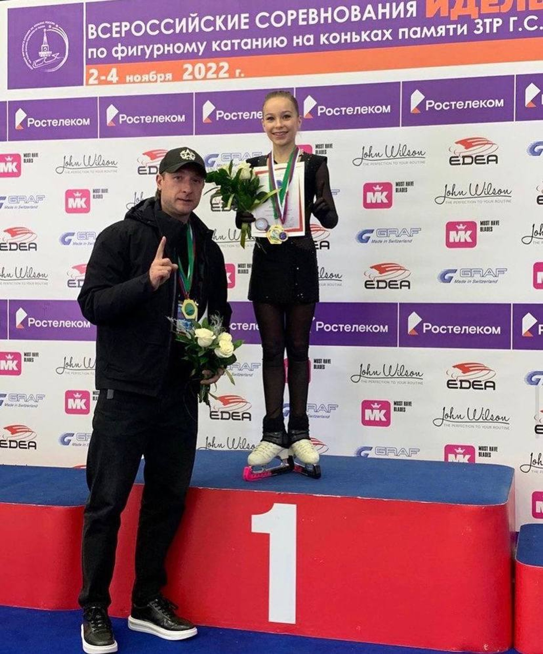 Евгений Плющенко и Софья Титова на третьем этапе серии Гран-при России по фигурному катанию
Фото: Инстаграм (запрещен в РФ)
