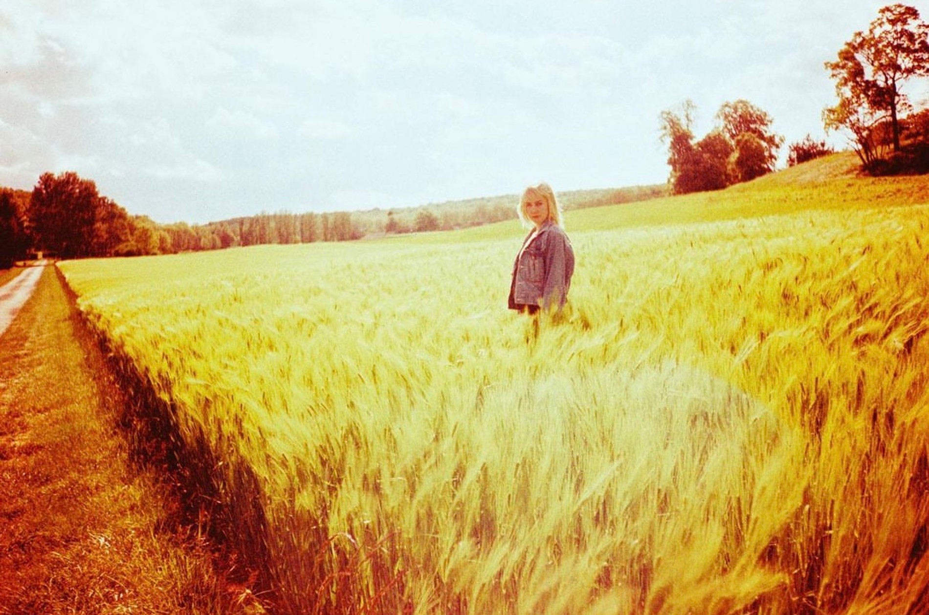 Фото со съемок последней части «Голодных игр», которым Джена Мэлоун объявила о насилии
Фото: Инстаграм (запрещен в РФ) @jenamalone