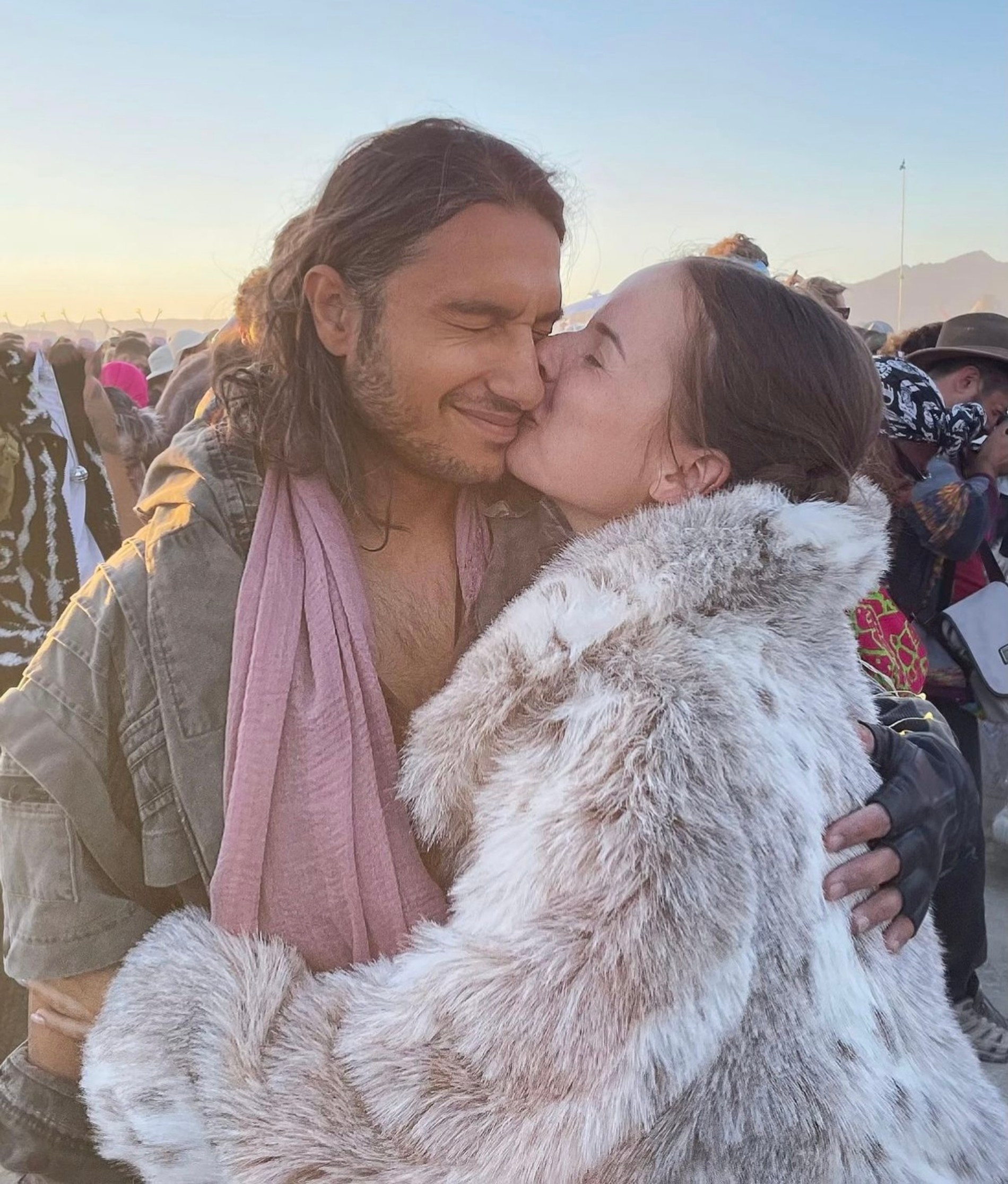 Саша Спилберг с возлюбленным Парулом летом 2022 года
Фото: Инстаграм (запрещен в РФ) @sashaspilberg