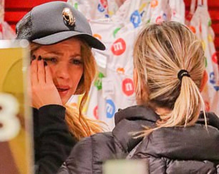 Шакира плачет в магазине сладостей
Фото: Daily Mail