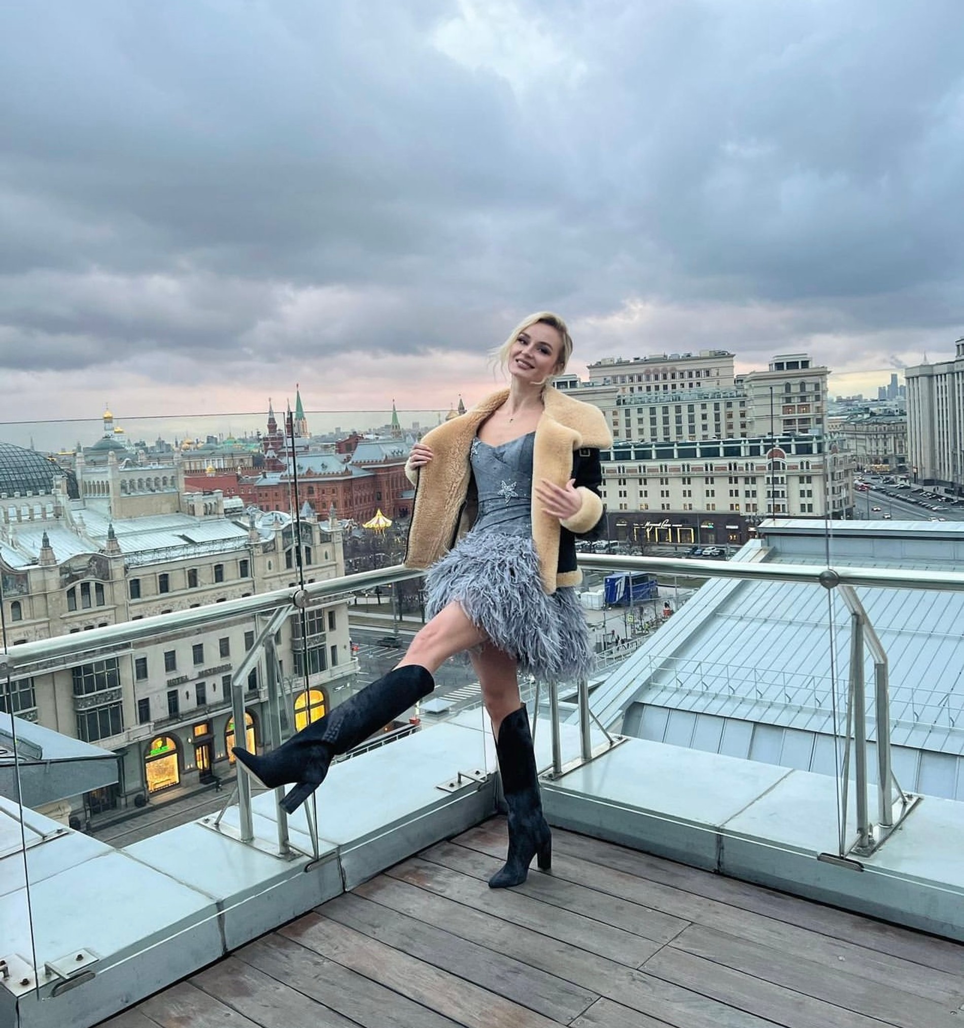 Полина Гагарина во время празднования своего 36-летия
Фото: Инстаграм (запрещен в РФ) @gagara1987