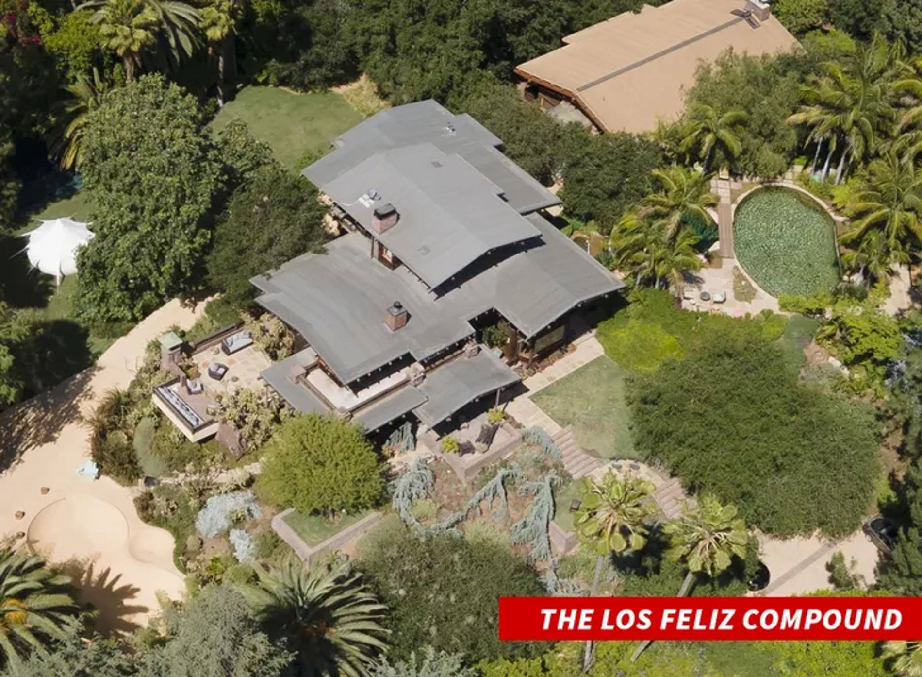 Особняк Брэда Питта, который он продал за 39 миллионов долларов
Фото: BackGrid