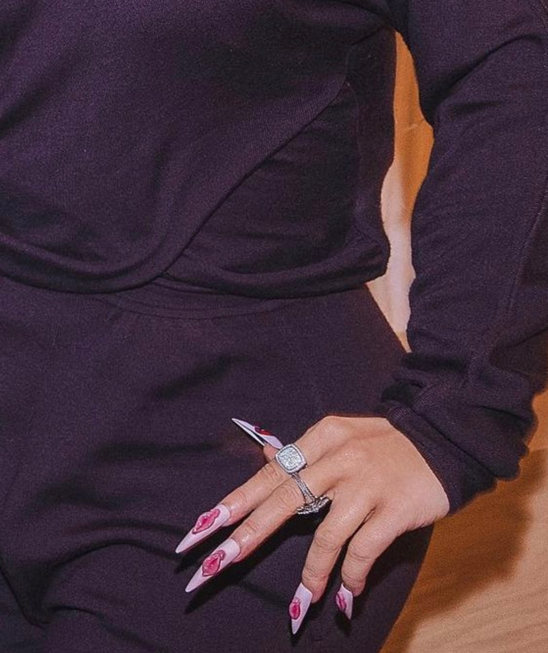 Маникюр Кристины Агилеры с изображением вагины
Фото: Инстаграм (запрещен в РФ) @xtina