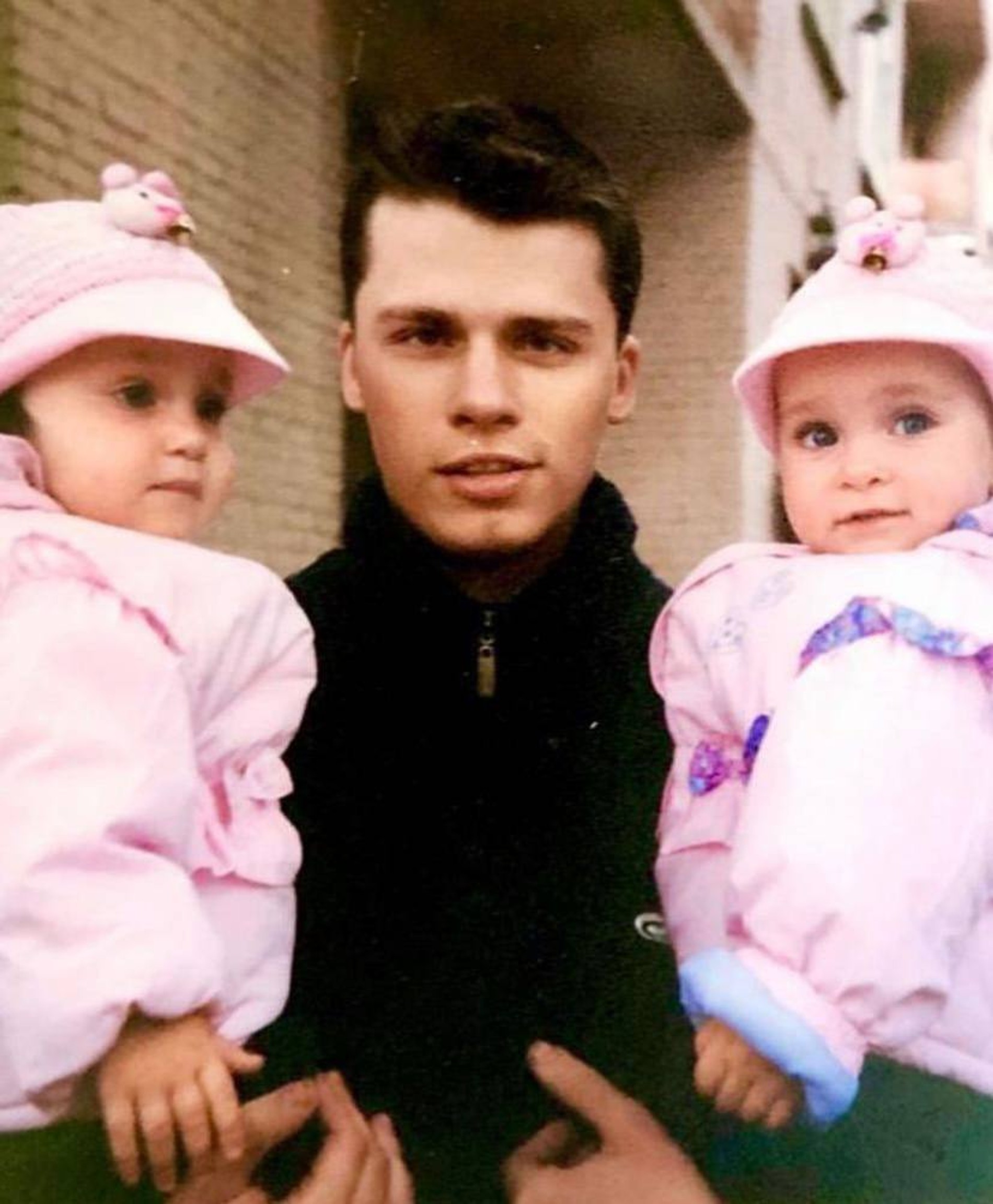 Гарик с сестрами
Фото: Инстаграм (запрещен в РФ) @garikkharlamov