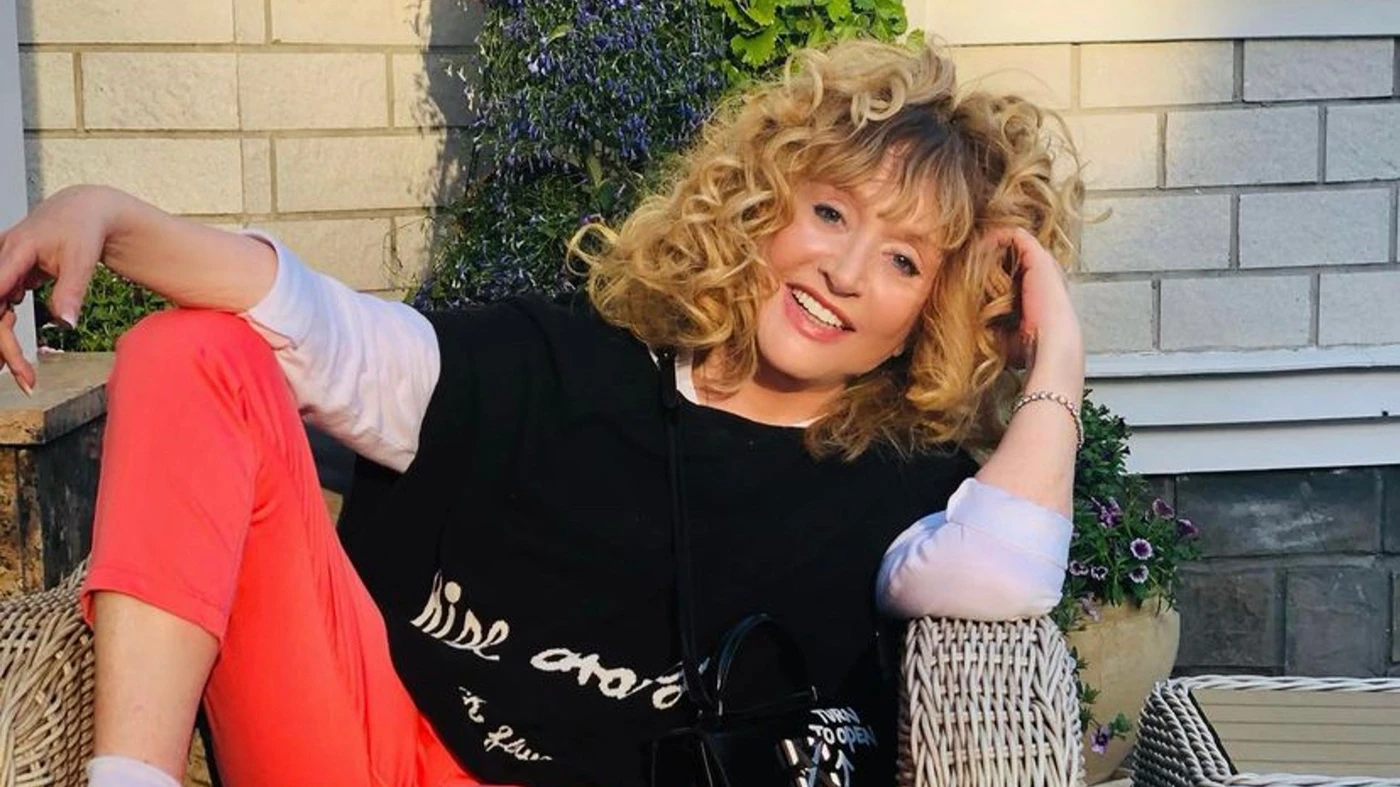 Секс машинасын қалай жасауға болады Сүйкімді қызыл шашты қызбен жыныстық қатынас