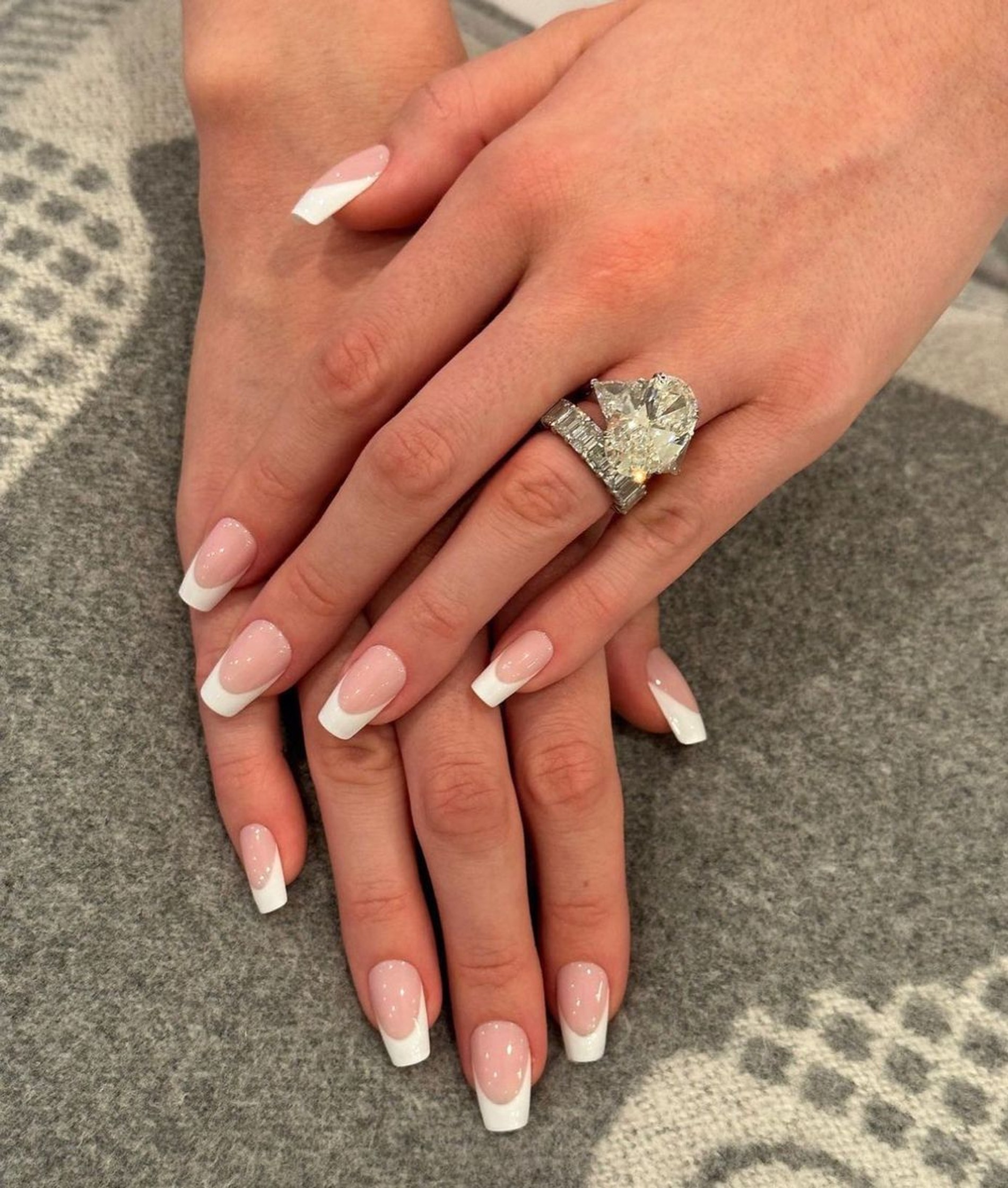 Маникюр Николы Пельтц-Бекхэм
Фото: Инстаграм* @tombachik