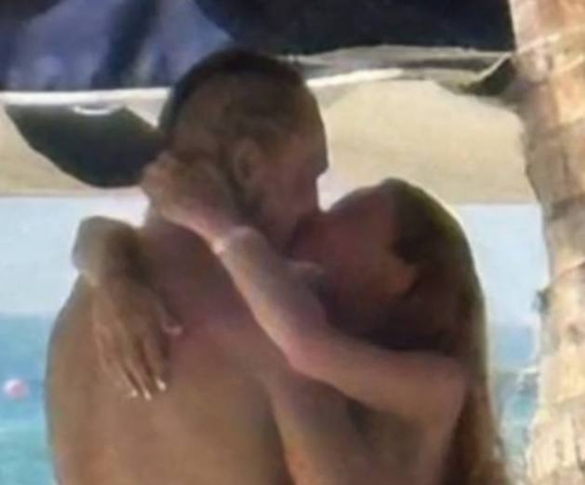 Моргештерн и Лиза Василенко на пляже в Дубае
Фото: соцсети