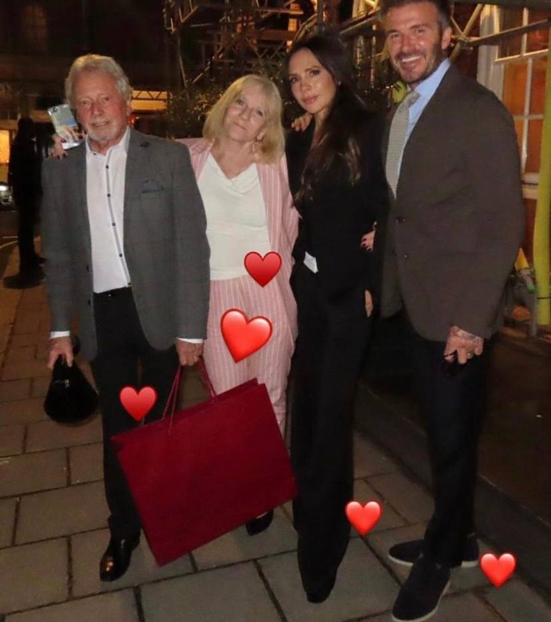 Бекхэмы с родителями Виктории
Фото: Инстаграм (запрещен в РФ) @victoriabeckham