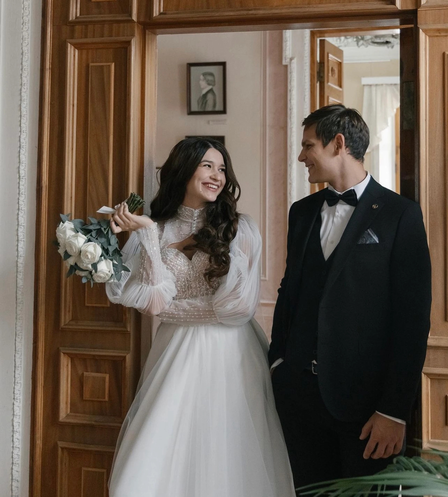 Күйеуі орыс әйелінің жыныстық қатынасқа түскенін видеоға түсіреді