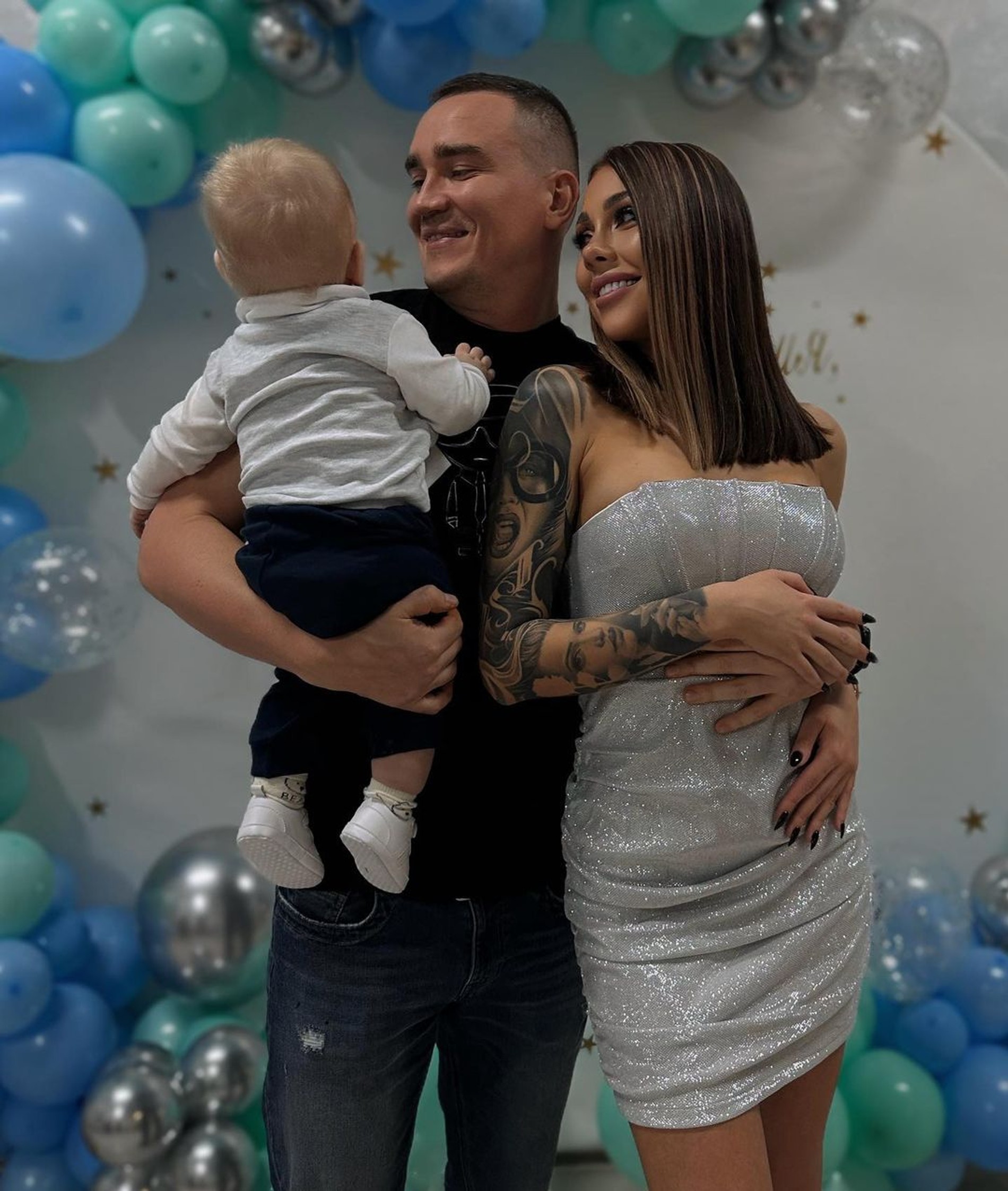 Алена Рапунцель и Александр Смуров
Фото: Инстаграм (запрещен в РФ) / @alenatoffi_official