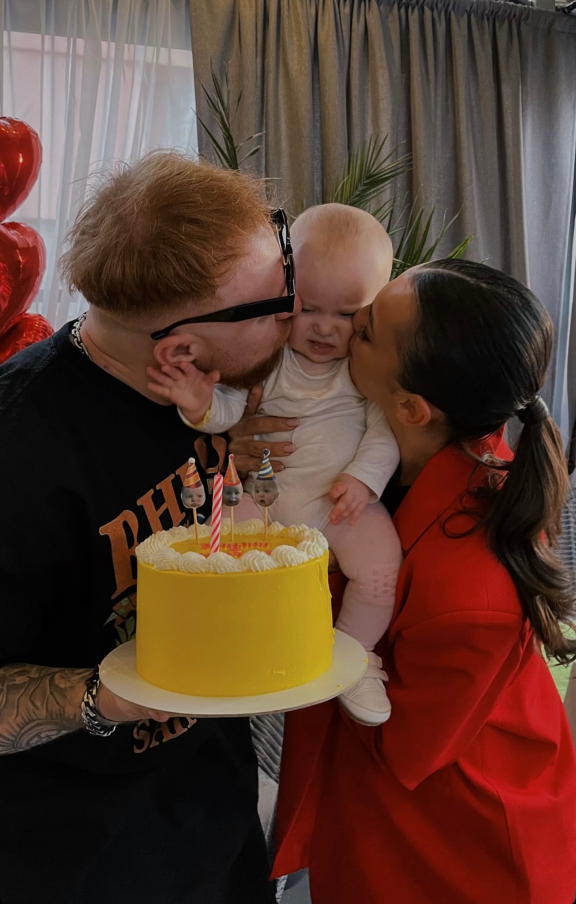 Леша Свик и его экс-супруга Ксения празднуют полгода дочери
Видео: Инстаграм (запрещен в РФ)