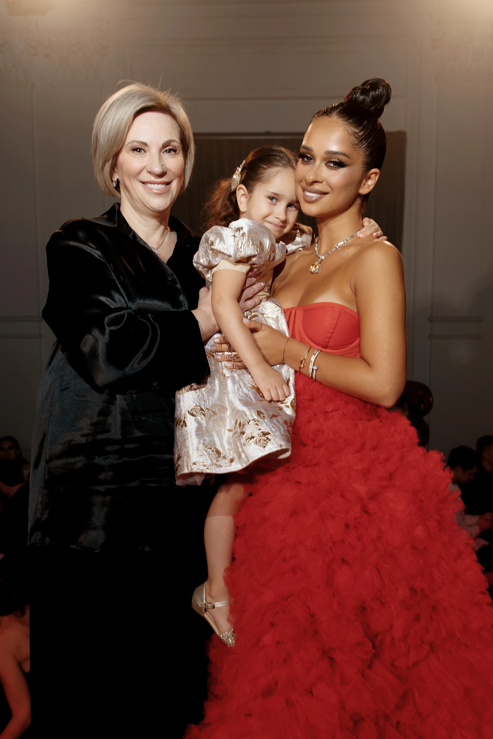 Алина Акилова с мамой и дочкой
Фото: пресс-служба