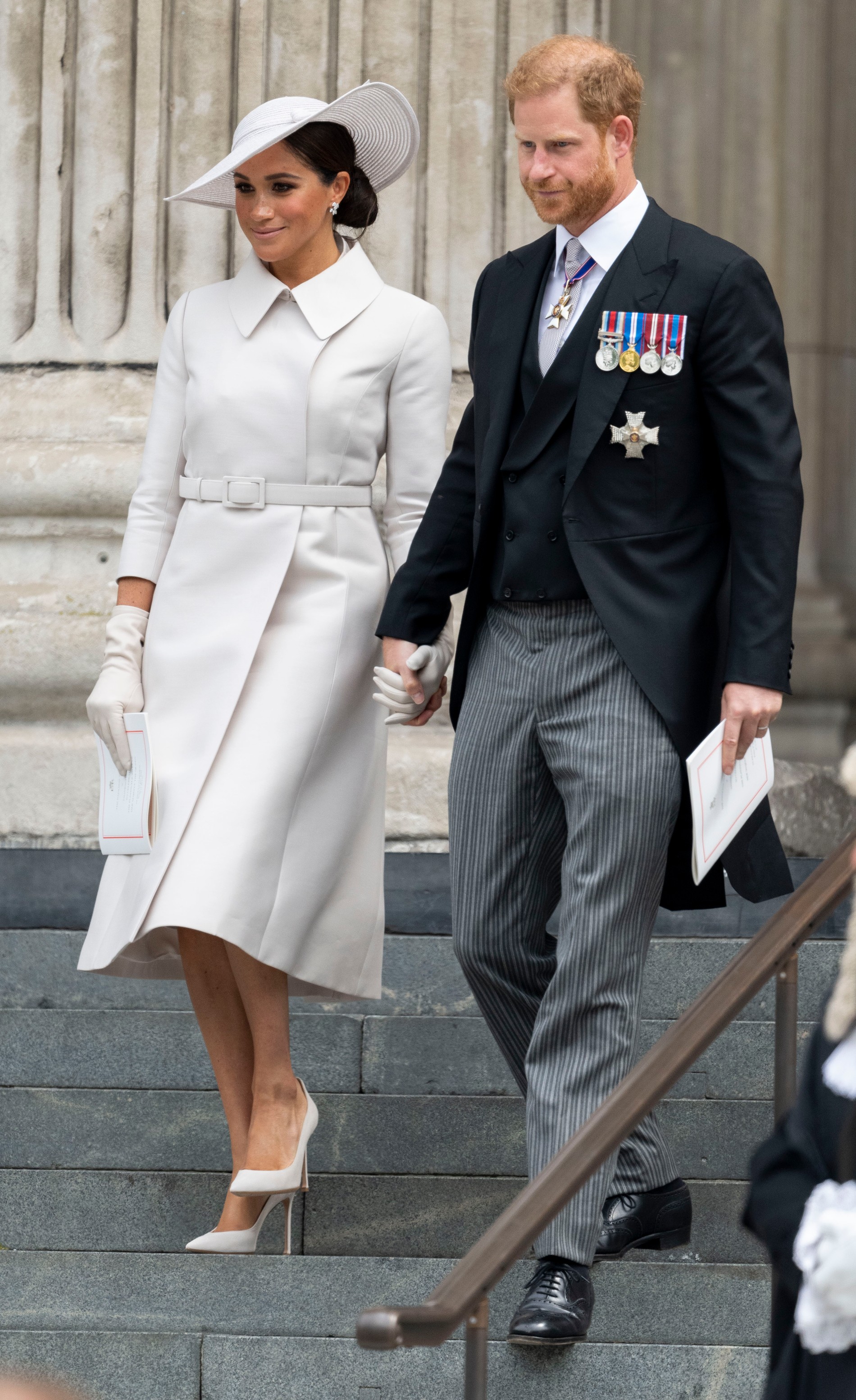 Меган Маркл в тренче Dior у собора Святого Павла, где прошла служба по случаю 70-летия правления королевы, 2022 год
Фото: Getty Images