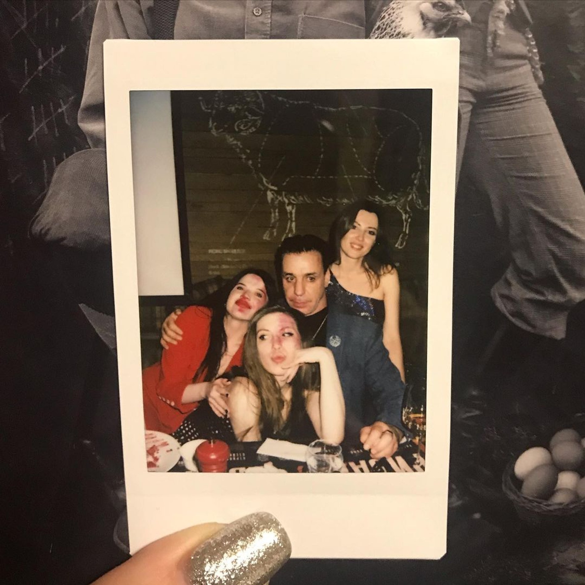 Тилль Линдеманн с фанатками
Фото: Инстаграм* @alena_makeeva