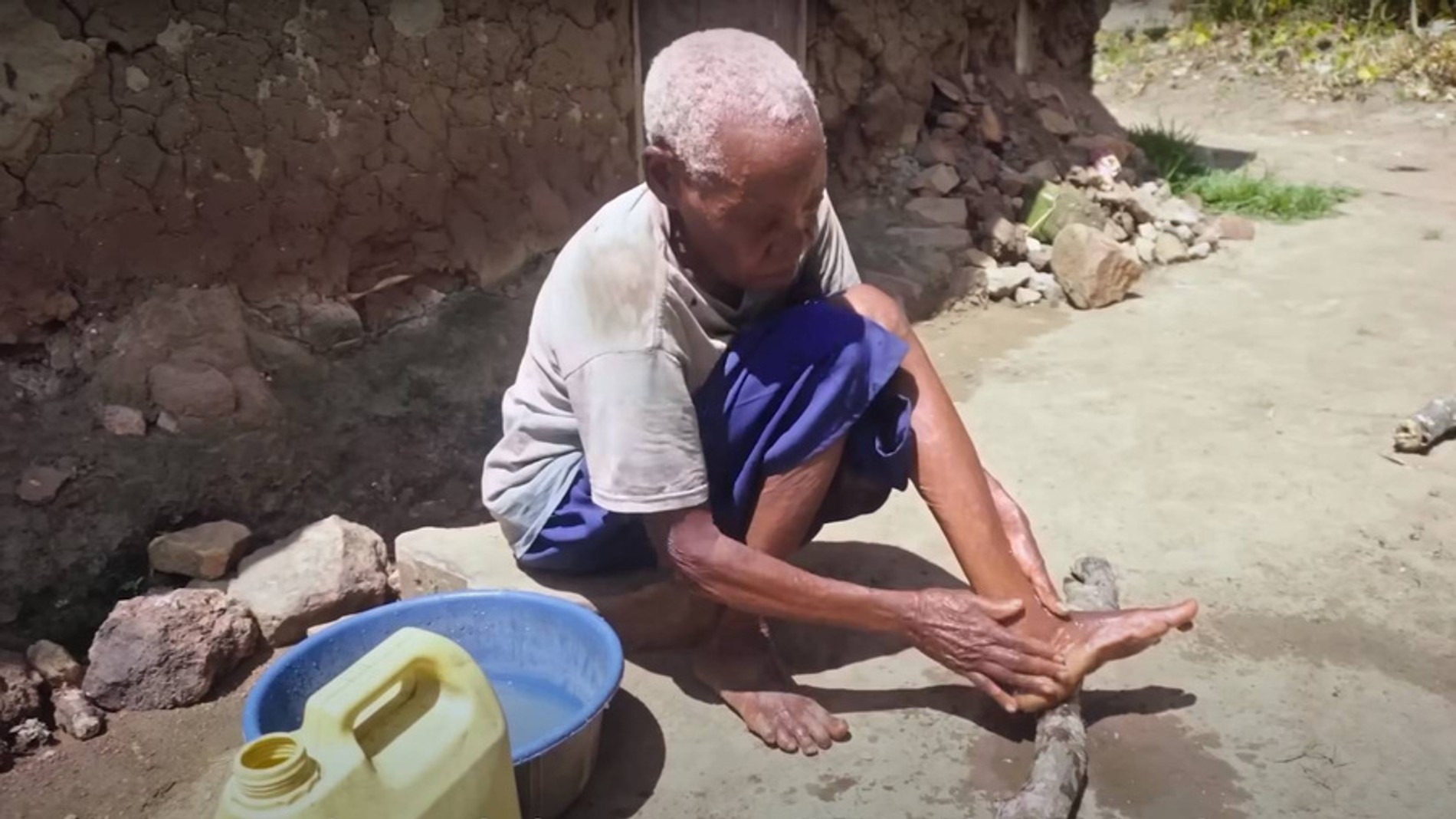 Скриншот: YouTube / Afrimax English