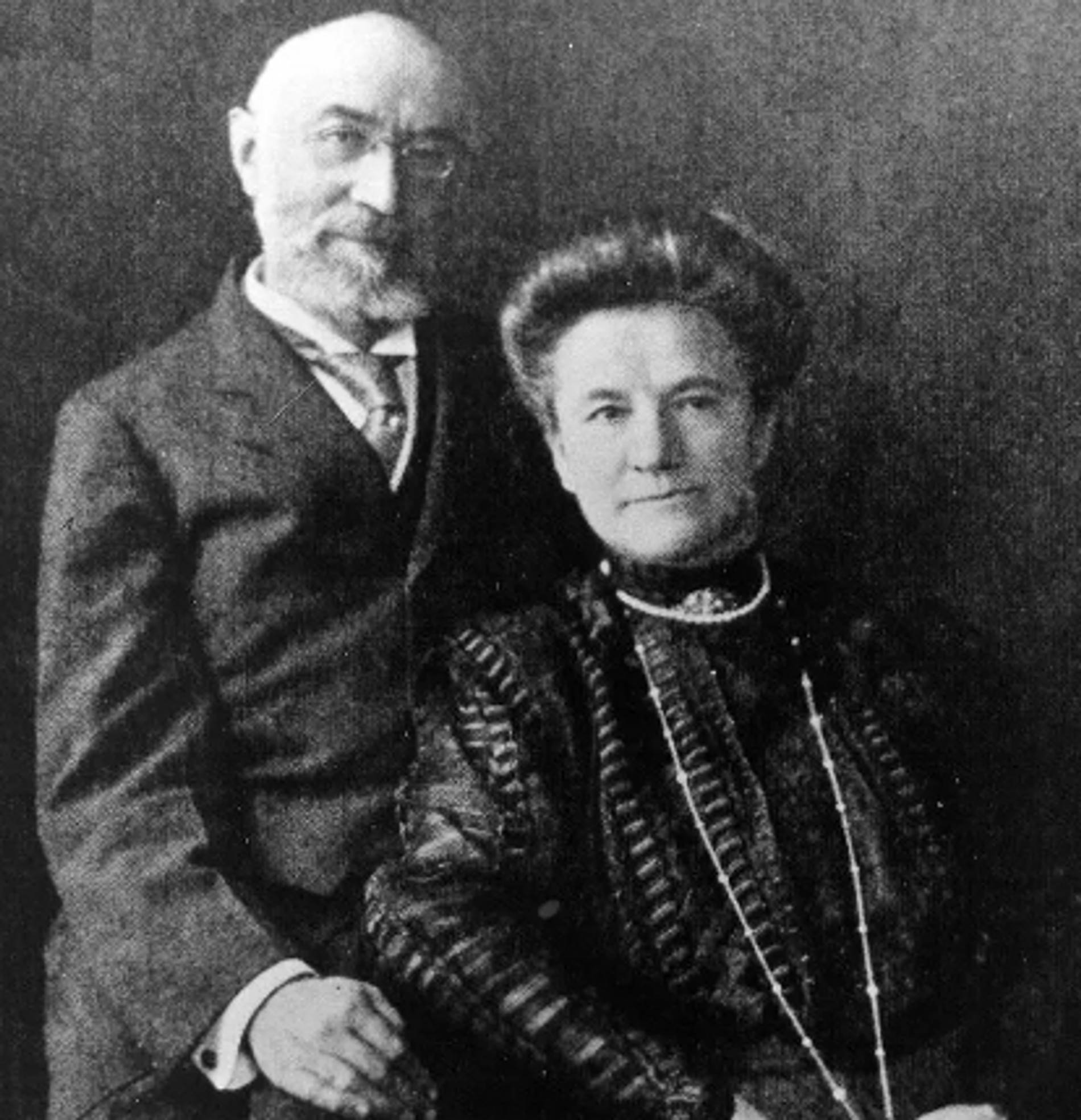 Исидор и Ида Штраус, пассажиры первого класса, погибшие на «Титанике», изображены на портрете, сделанном примерно в 1910 году. Их праправнучка Венди Раш работает руководителем OceanGate
Фото: The New York Times