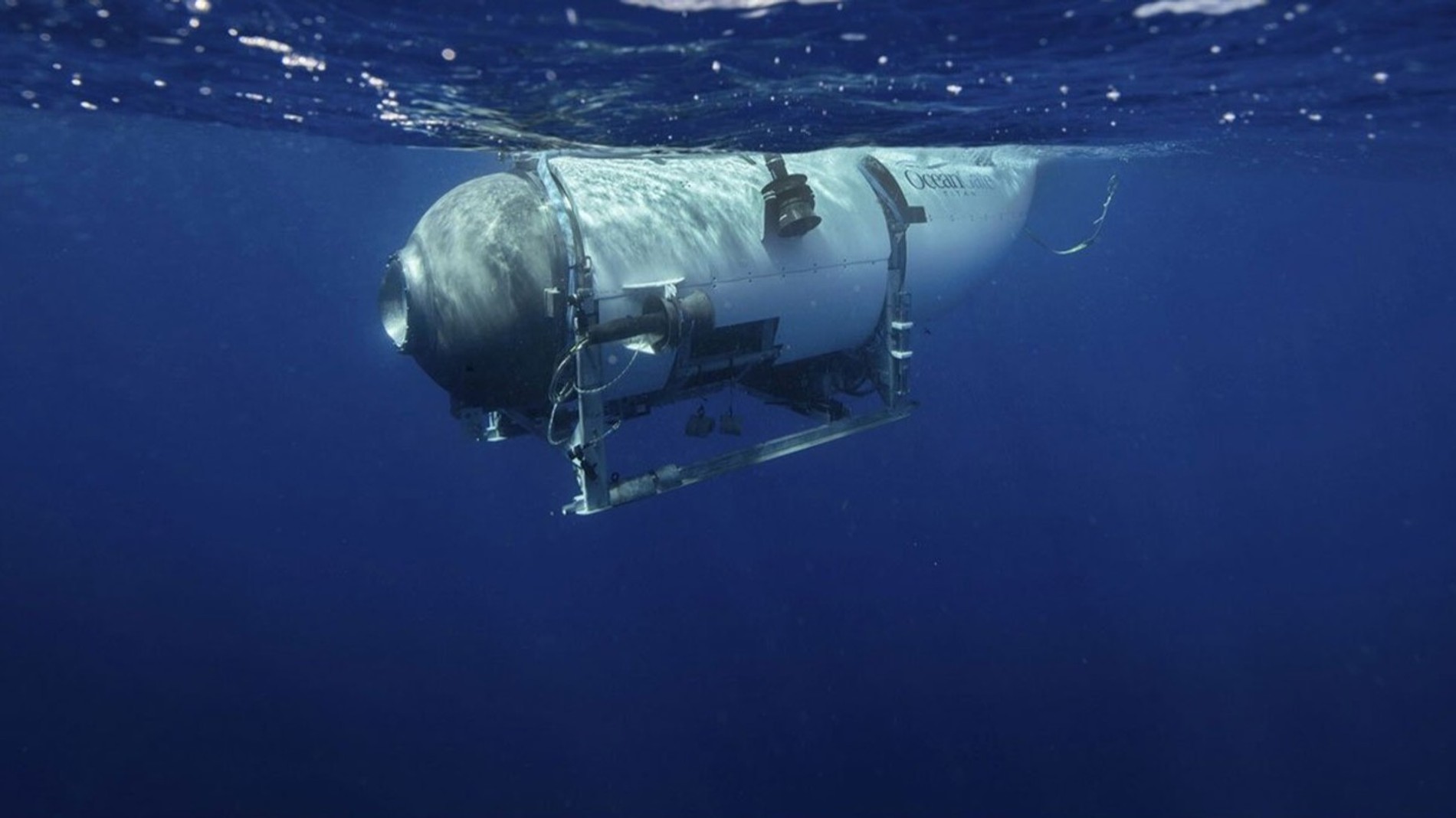 Стала известна причина гибели членов экипажа батискафа, плывшего к ...