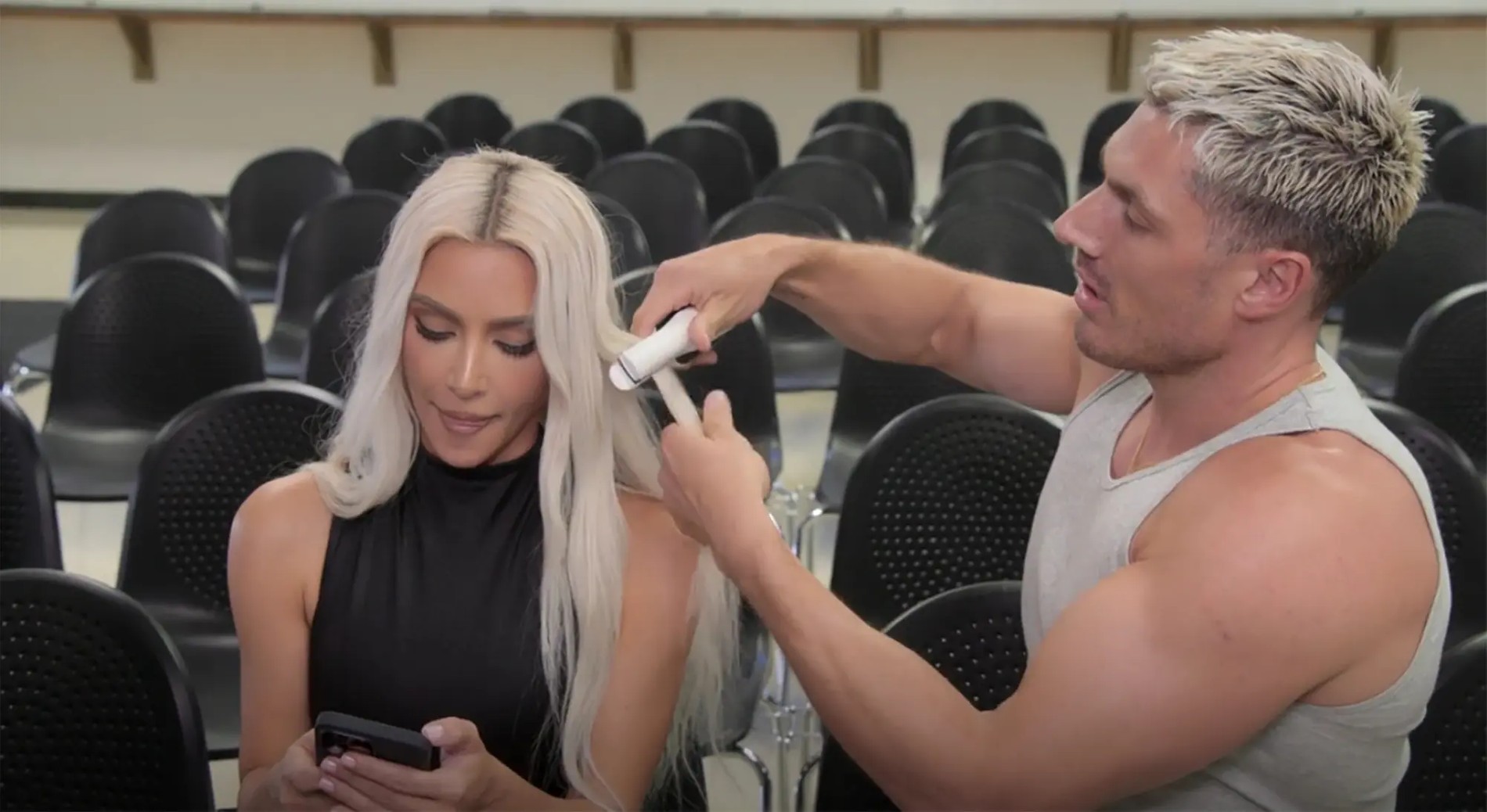 С собой звезда реалити привела целую команду
Фото: Hulu