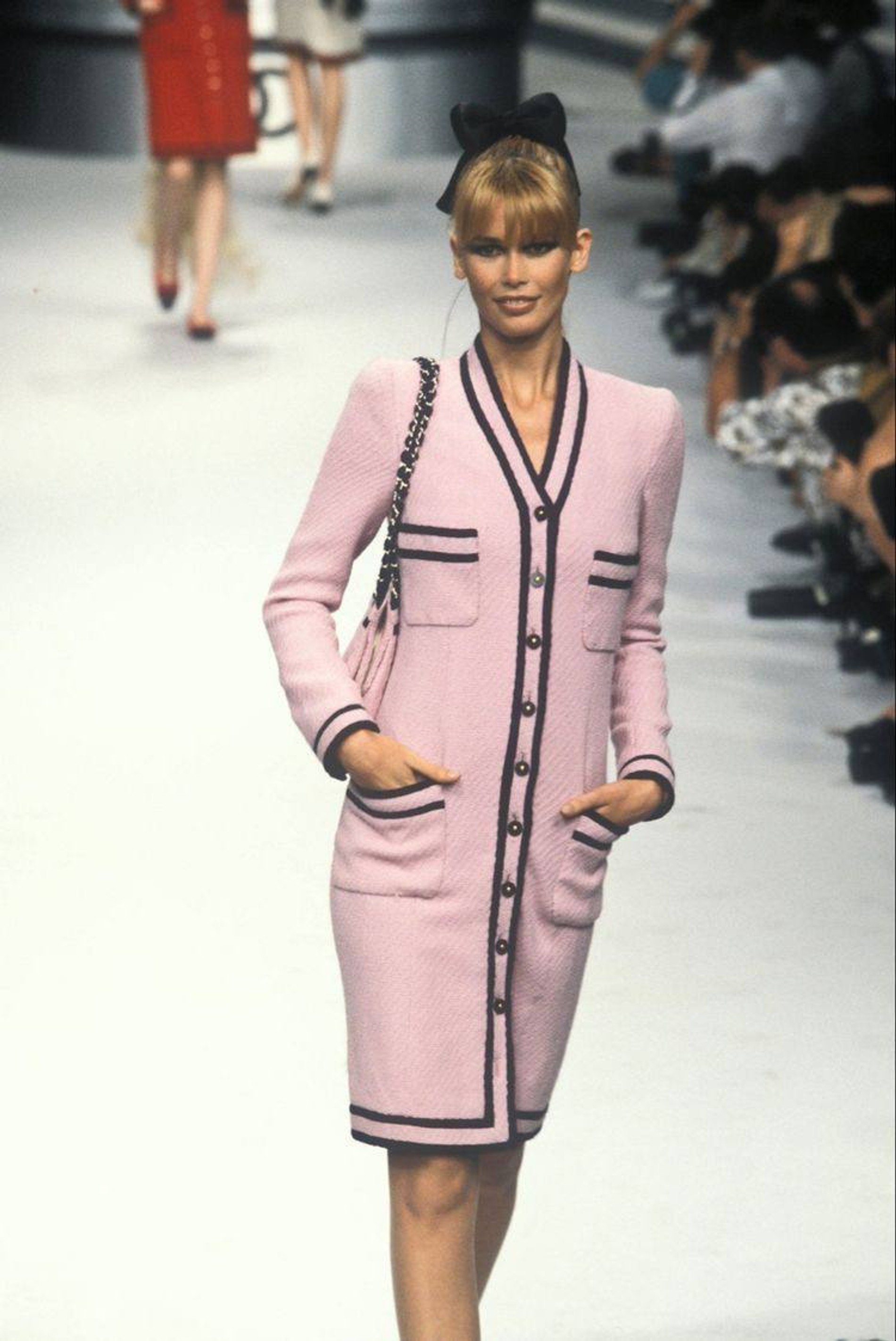 Клаудия Шиффер на показе Chanel, 1995 г.