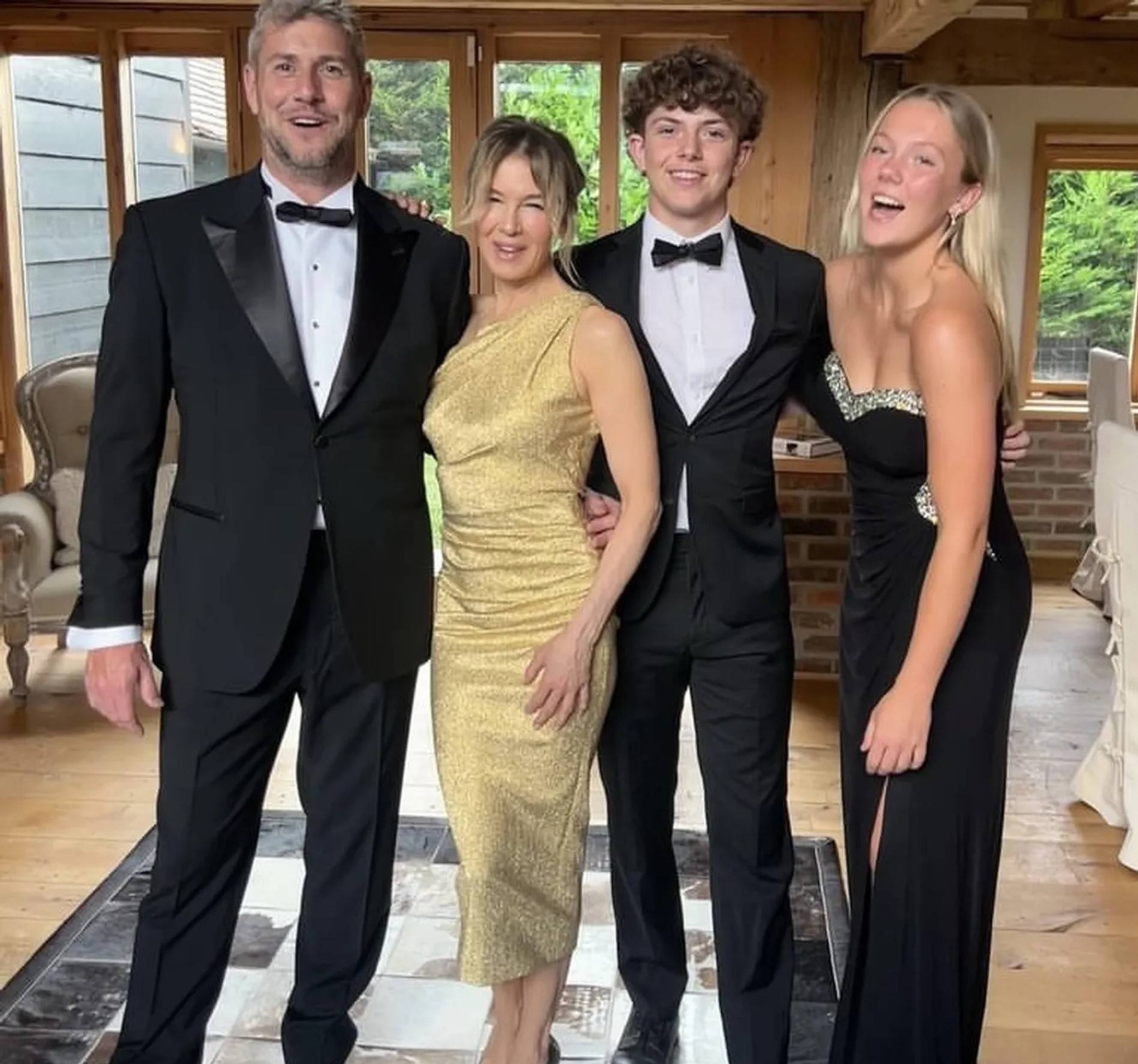 Ант Анстед с детьми и Рене Зеллвегер. Фото: Инстаграм* ant_ansted