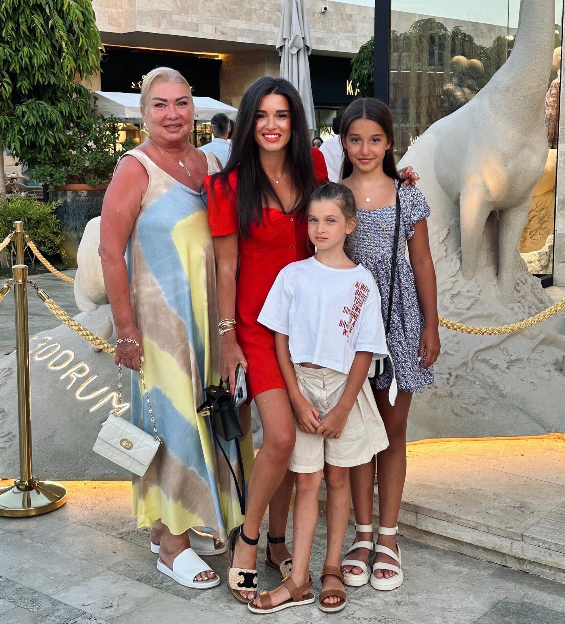 Ксения Бородина с мамой Инной и дочерьми Марусей и Теоной. Фото: Инстаграм (запрещен в РФ) @borodylia