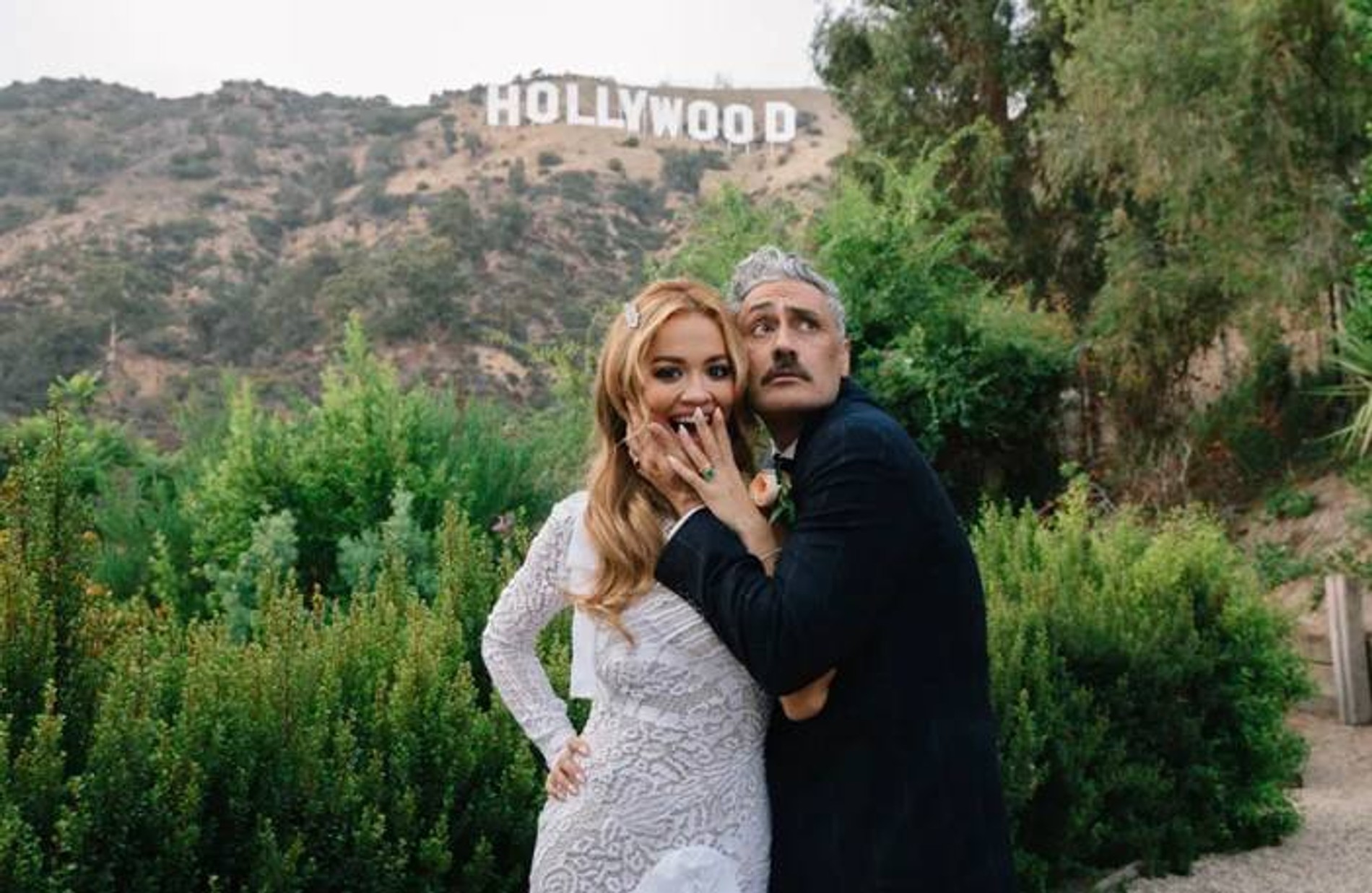 Рита Ора и Тайка Вайтити. Фото: Vogue