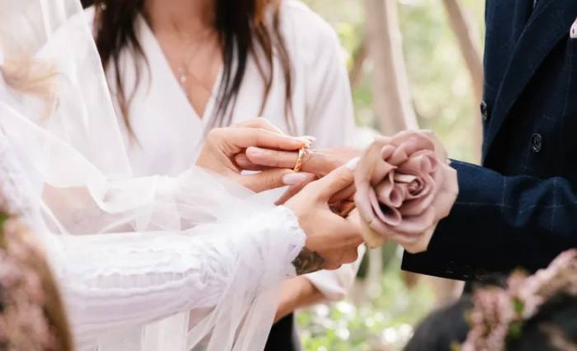 Момент обмена кольцами. Фото: Vogue