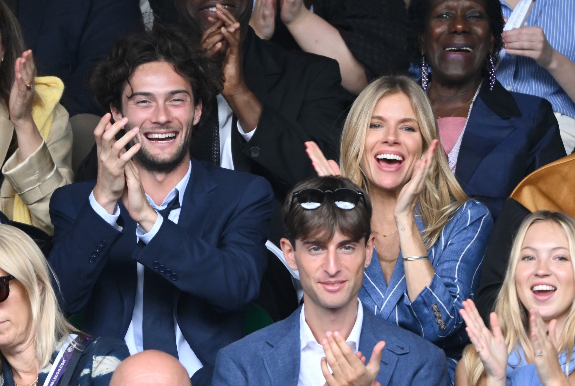 Сиенна Миллер с бойфрендом Оли Грином. Фото: Getty Images