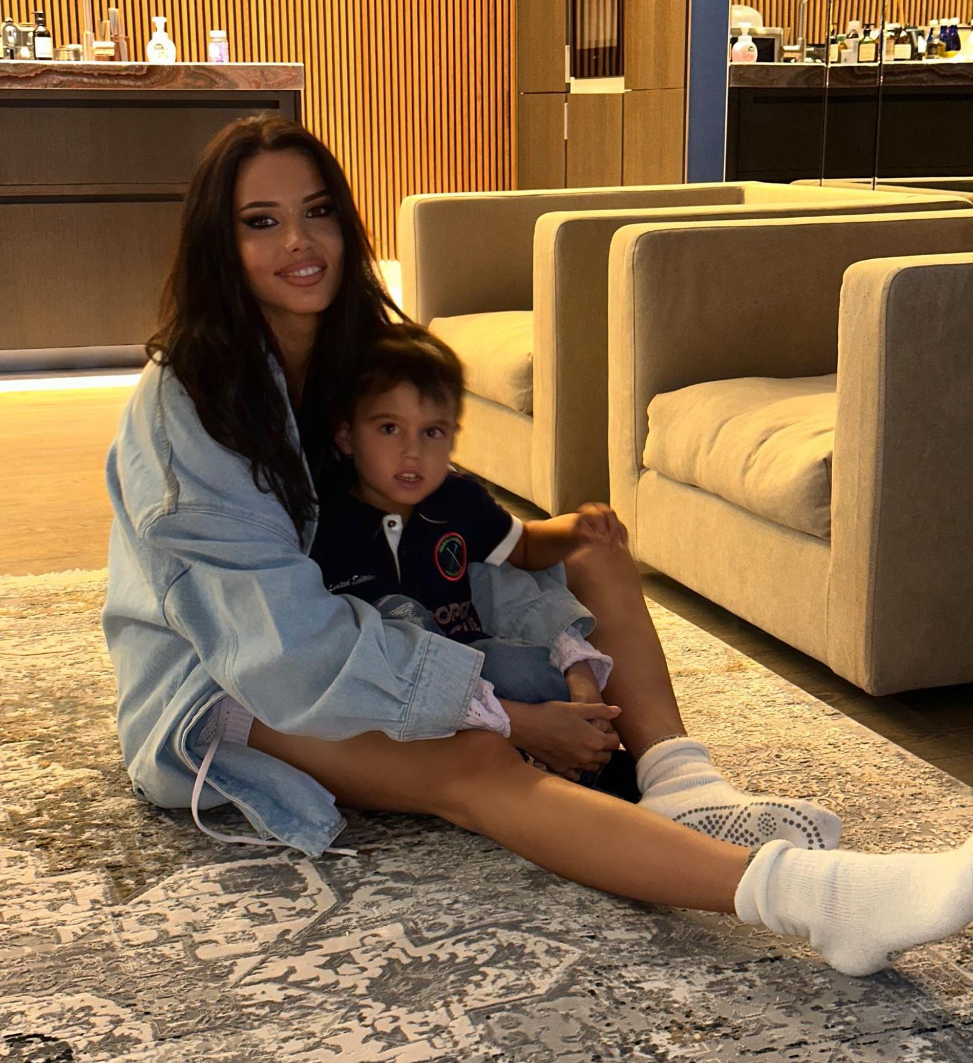 Анастасия Решетова с сыном Ратмиром. Фото: Инстаграм* @volkonskaya.reshetova