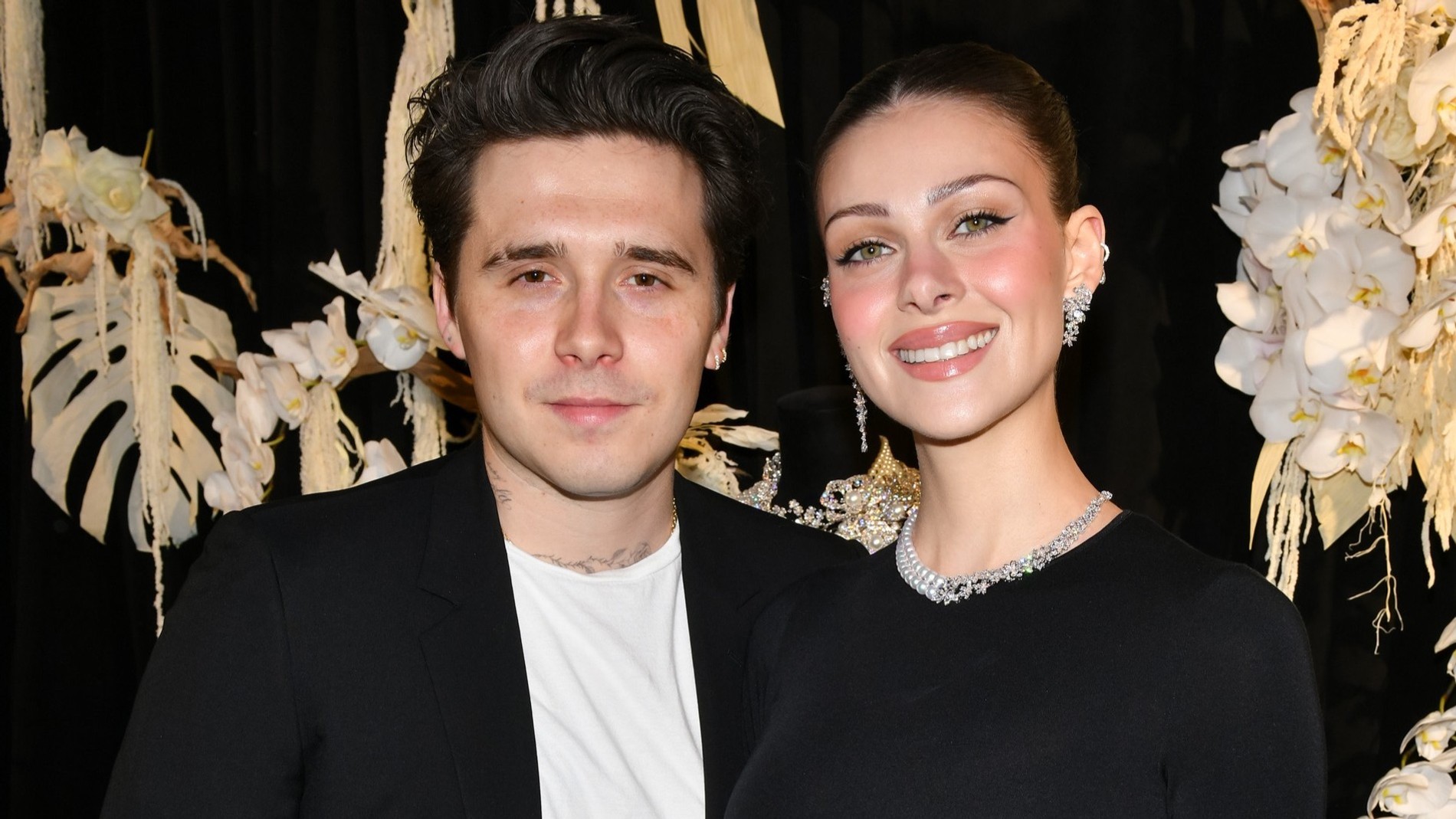 Пискаға жасырын қарау Мен арық қыздың китесін кіріп келдім