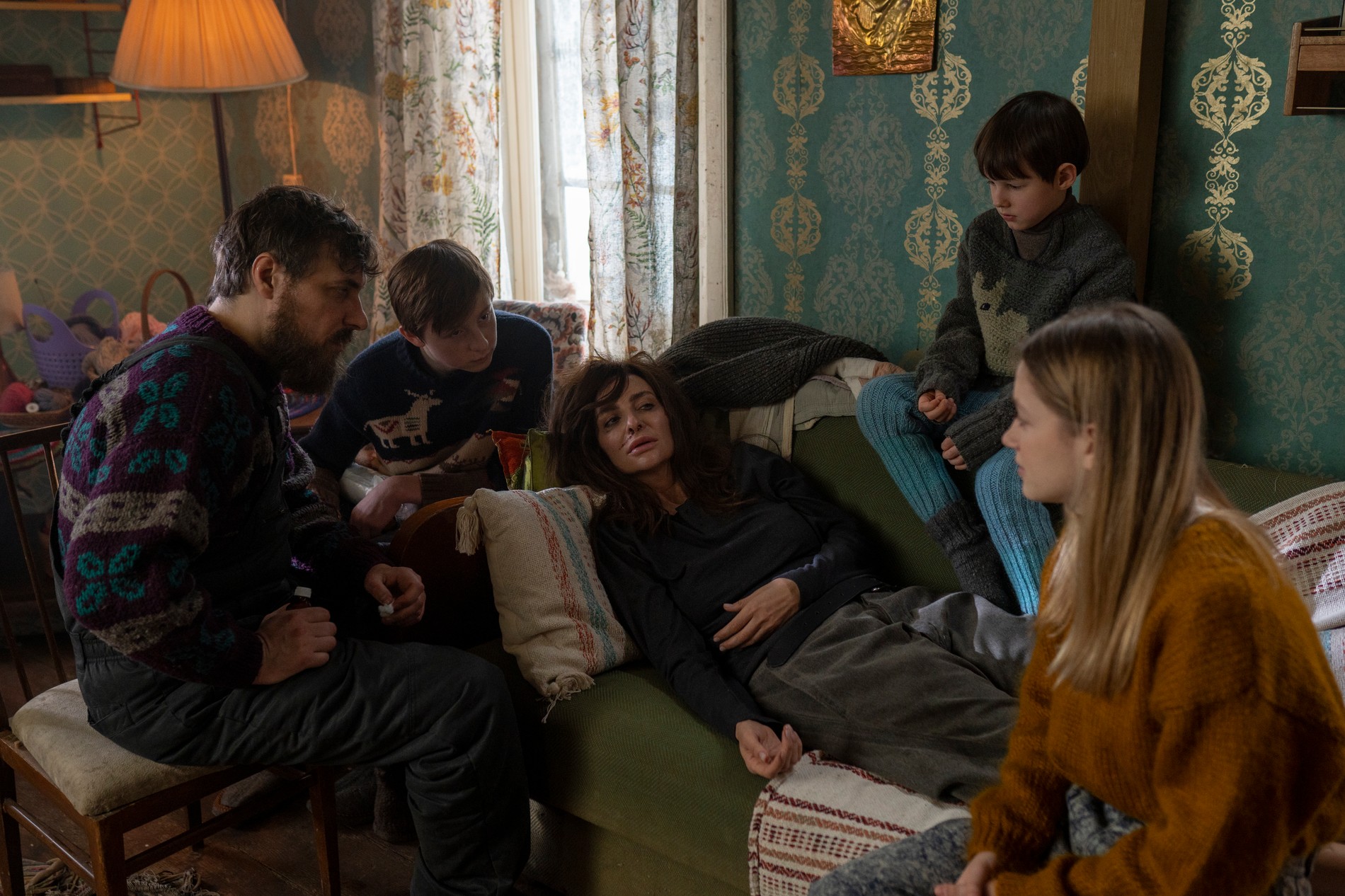 Екатерина Варнава и Евгений Цыганов в сериале «Безбашенная». Фото: KION