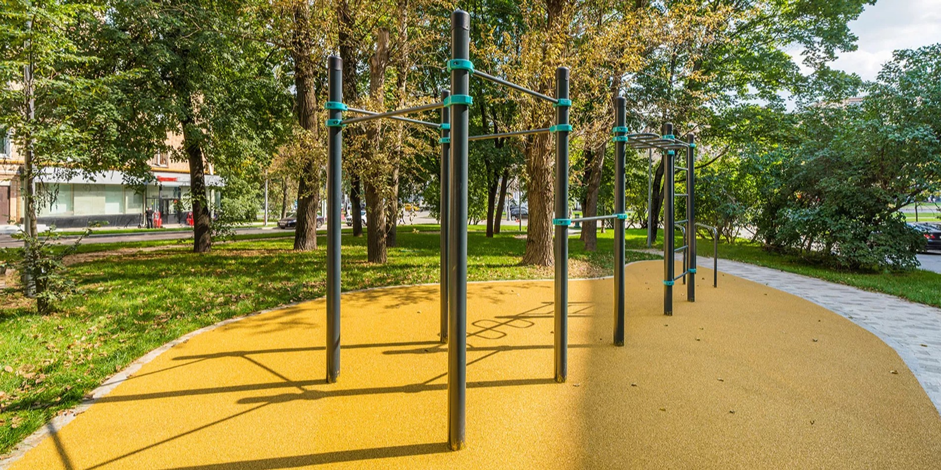 На Ленинском проспекте обустроили две спортивные площадки