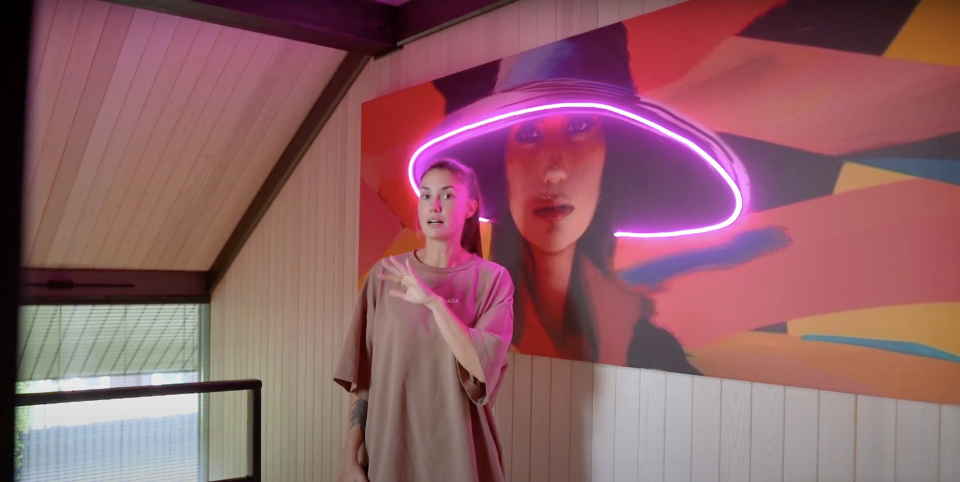 Агата Муцениеце. Скриншот: YouTube-канал Агаты Муцениеце