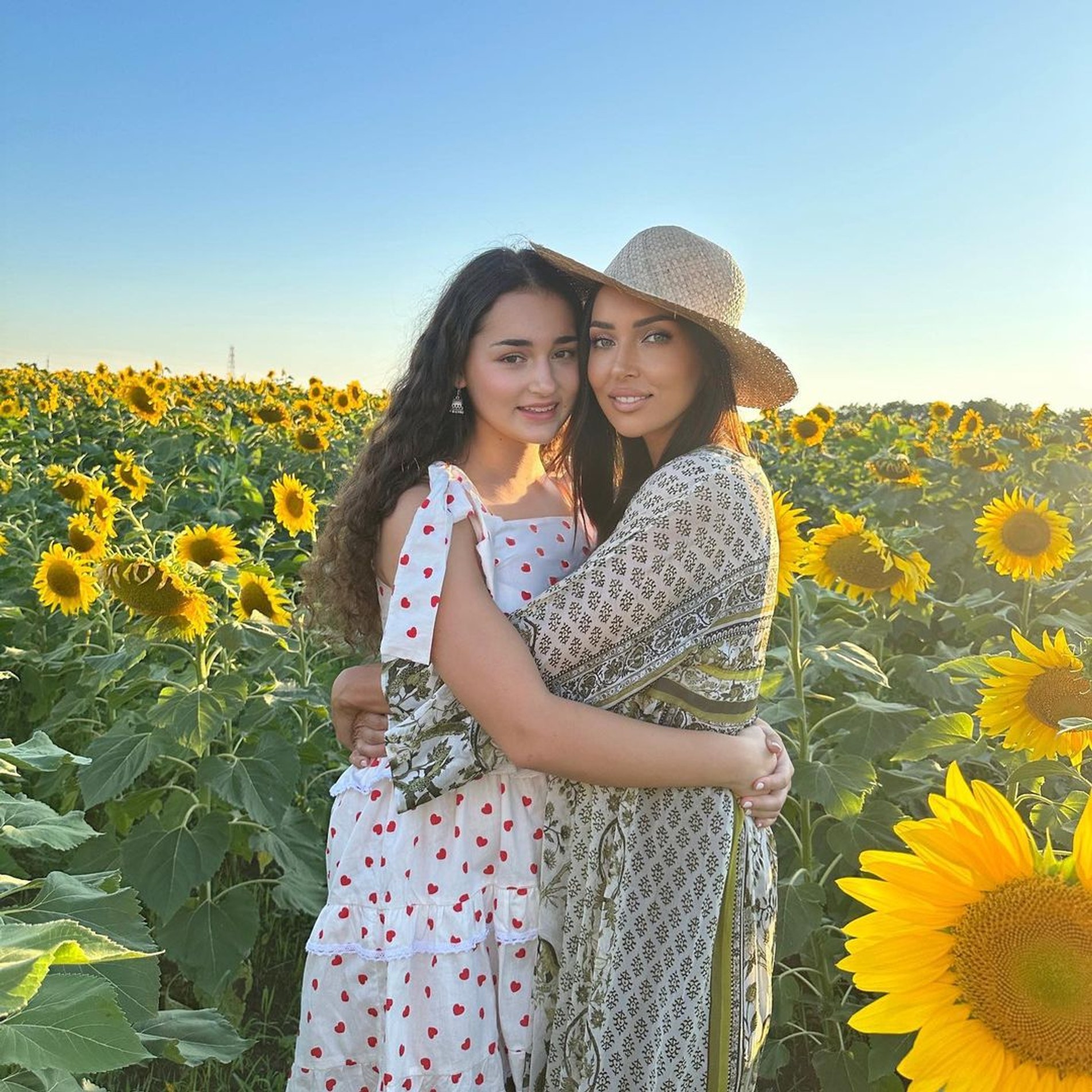 Алсу с дочерью Сафиной. Фото: Инстаграм* @alsou_a