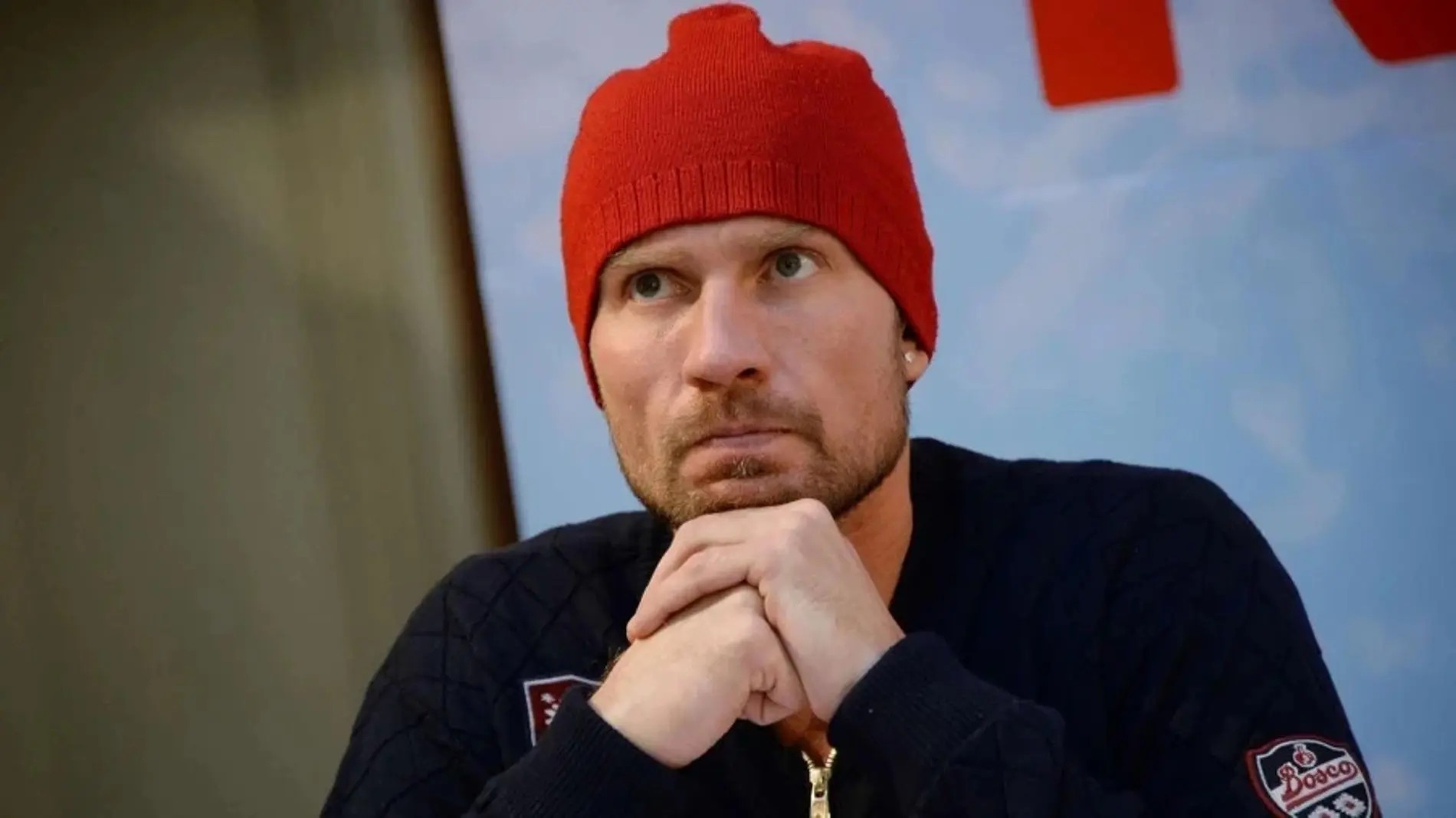 Роман Костомаров показал, как разминается перед выходом на лед: видео