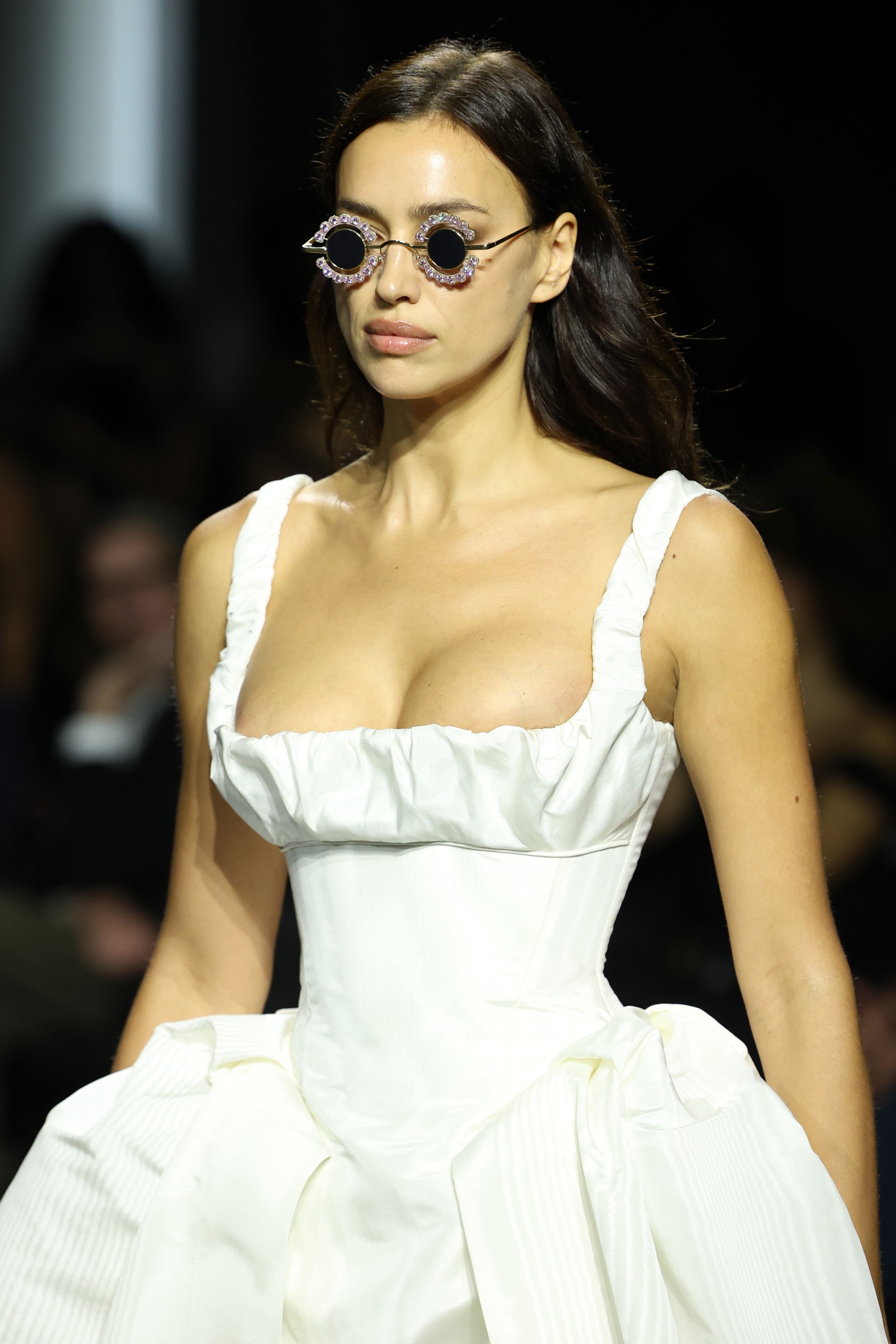 Ирина Шейк на показе Vivienne Westwood. Фото: Getty Images